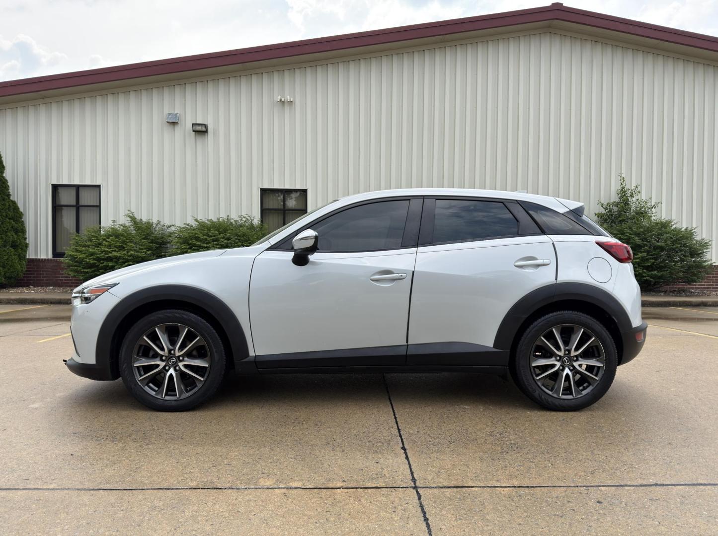 2017 GRAY /Black Mazda CX-3 Touring AWD (JM1DKFC71H0) with an 2.0L 4 Cyl. engine, Automatic transmission, located at 2990 Old Orchard Rd., Jackson, MO, 63755, 37.354214, -89.612106 - 2017 Mazda CX-3 Touring 94xxx miles All Wheel Drive 2.0L 4 Cyl. Automatic Leather Backup Camera Heated Seats Bluetooth Cruise Power Windows/Locks/Mirrors We have financing available and we accept trades! Fill out a credit application on our website or come by today! If you have any quest - Photo#5