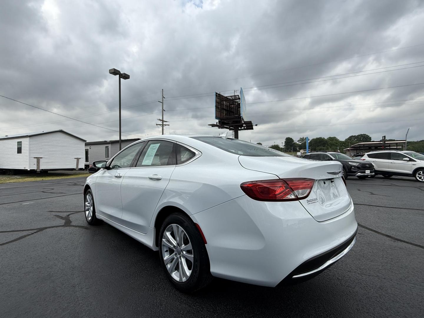 2017 WHITE /Black Chrysler 200 Limited Platinum (1C3CCCAB0HN) with an 2.4L L4 DOHC 16V engine, Automatic transmission, located at 506 S. Kingshighway, Cape Girardeau, MO, 63703, (573) 235-5000, 37.294991, -89.553635 - 2017 Chrysler 200 Limited Platinum 1-Owner Only 93,084 mi Front Wheel Drive 2.4L 4 Cyl Automatic Leather Navigation Back Up Camera Blind Spot Monitor Heated Front Seats Heated Steering Wheel Keyless Entry Bluetooth Remote Start Automatic Dual Climate Control Power Driver/Passenger Se - Photo#4