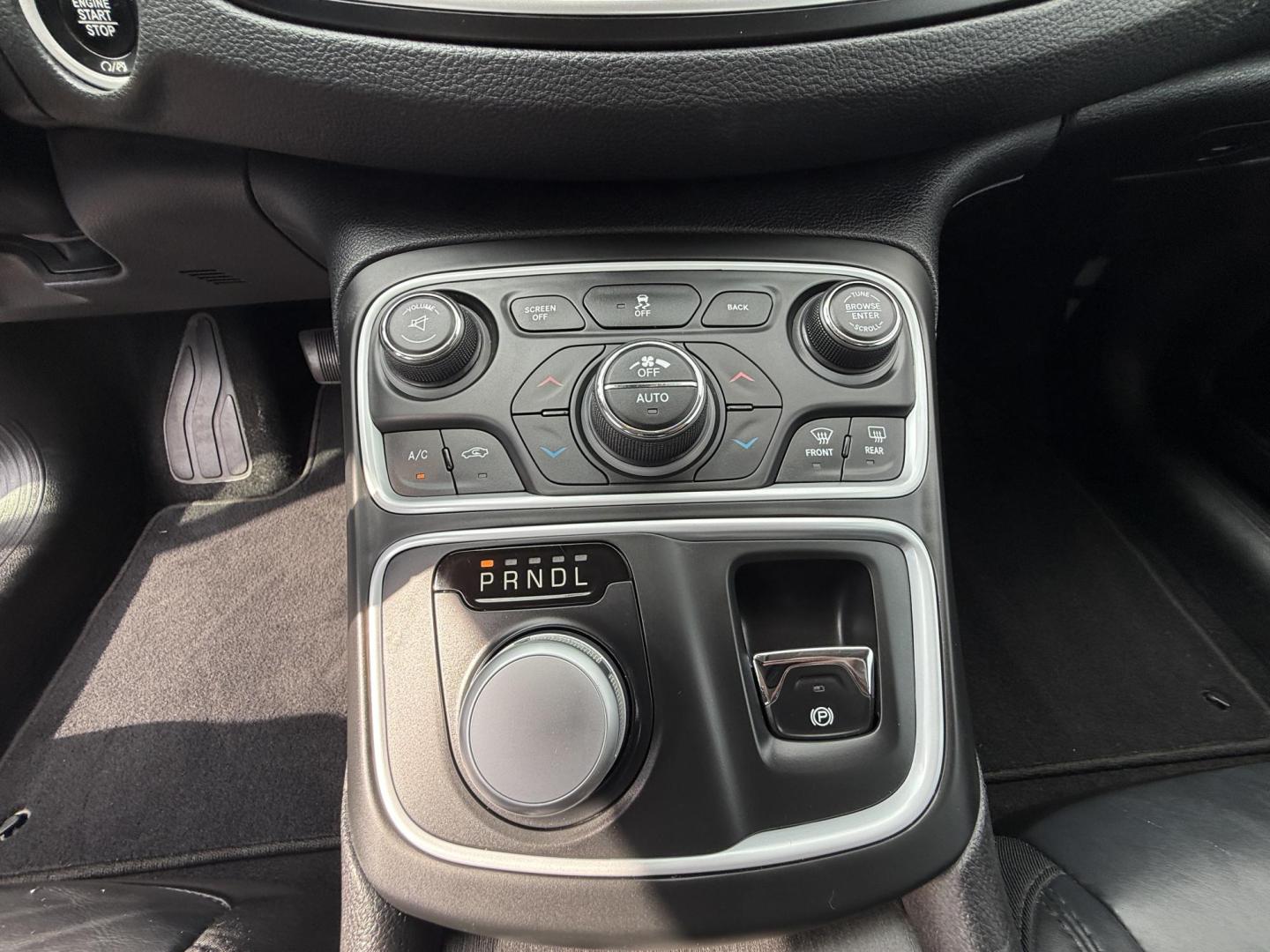 2017 WHITE /Black Chrysler 200 Limited Platinum (1C3CCCAB0HN) with an 2.4L L4 DOHC 16V engine, Automatic transmission, located at 506 S. Kingshighway, Cape Girardeau, MO, 63703, (573) 235-5000, 37.294991, -89.553635 - 2017 Chrysler 200 Limited Platinum 1-Owner Only 93,084 mi Front Wheel Drive 2.4L 4 Cyl Automatic Leather Navigation Back Up Camera Blind Spot Monitor Heated Front Seats Heated Steering Wheel Keyless Entry Bluetooth Remote Start Automatic Dual Climate Control Power Driver/Passenger Se - Photo#21
