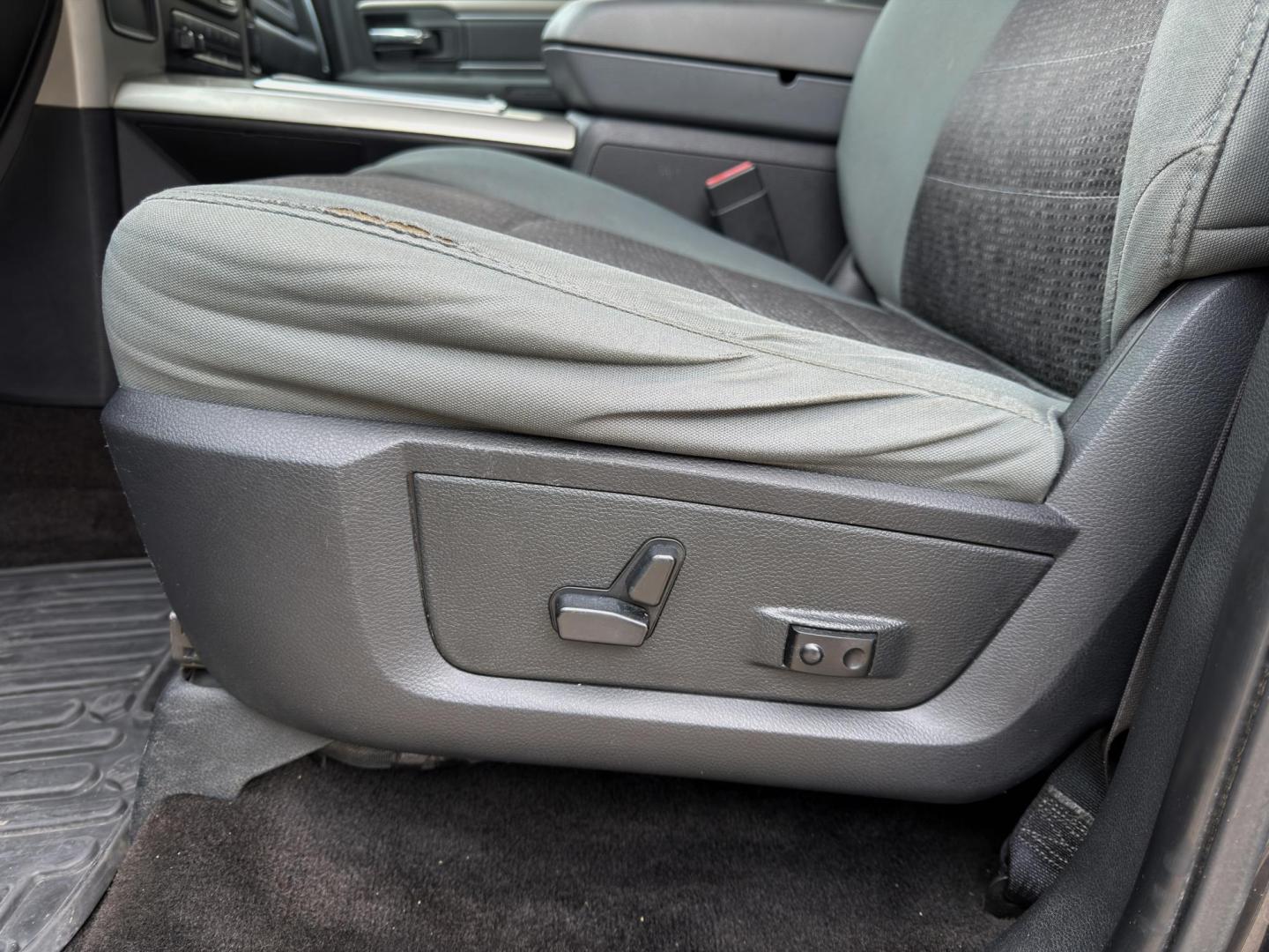 2014 GRAY /Gray RAM 3500 Big Horn Crew Cab 4WD DRW (3C63RRHL3EG) with an 6.7L I6 TURBO DIESEL engine, Automatic transmission, located at 2990 Old Orchard Rd., Jackson, MO, 63755, 37.354214, -89.612106 - 2014 Ram 3500HD Big Horn 1-Owner 161xxx miles 4x4 6.7L I6 Turbo Diesel Automatic Navigation Backup Camera Power Driver Seat Heated Seats Heated Steering Wheel Bluetooth Remote Start Cruise Power Windows/Locks/Mirrors We have financing available and we accept trades! Fill out a credit - Photo#6