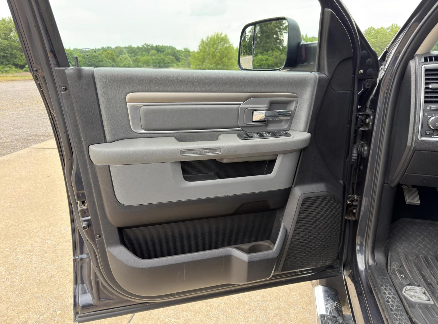2014 GRAY /Gray RAM 3500 Big Horn Crew Cab 4WD DRW (3C63RRHL3EG) with an 6.7L I6 TURBO DIESEL engine, Automatic transmission, located at 2990 Old Orchard Rd., Jackson, MO, 63755, 37.354214, -89.612106 - 2014 Ram 3500HD Big Horn 1-Owner 161xxx miles 4x4 6.7L I6 Turbo Diesel Automatic Navigation Backup Camera Power Driver Seat Heated Seats Heated Steering Wheel Bluetooth Remote Start Cruise Power Windows/Locks/Mirrors We have financing available and we accept trades! Fill out a credit - Photo#15