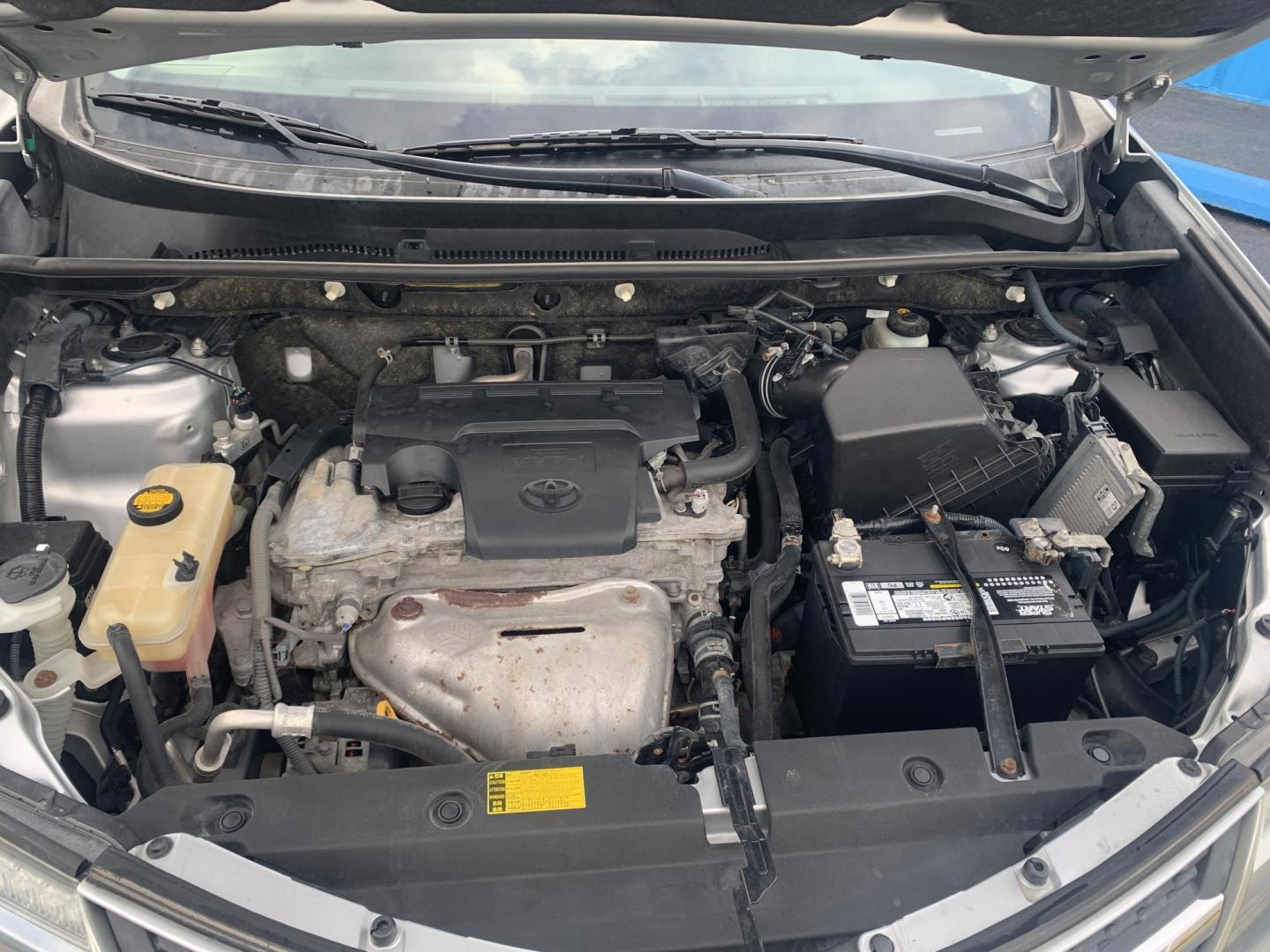 2013 SILVER /GRAY Toyota RAV4 LE (JTMZFREV1DD) with an 2.5L L4 DOHC 16V engine, Automatic transmission, located at 506 S. Kingshighway, Cape Girardeau, MO, 63703, (573) 235-5000, 37.294991, -89.553635 - 2013 Toyota RAV4 LE FWD 148,xxx miles 2.5L 4 Cyl. Front Wheel Drive Backup Cam Power Windows/Doors/Mirrors Cloth Seats We have financing available and we accept trades! Fill out a credit application on our website or come by today! If you have any questions, give us a call at (573) 235-5000 - Photo#2