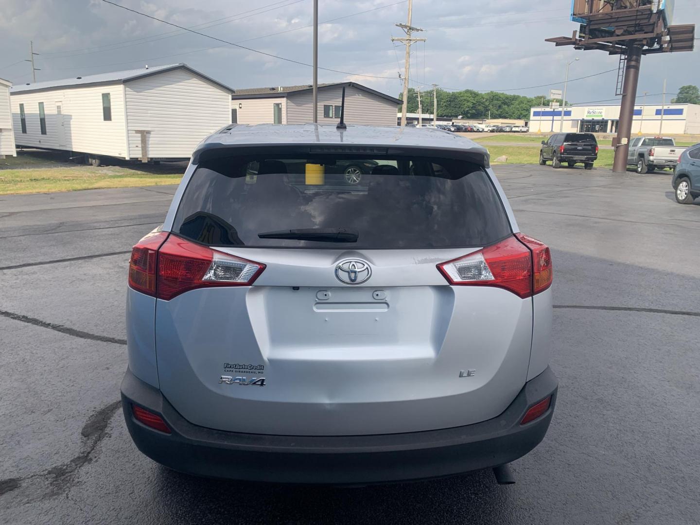2013 SILVER /GRAY Toyota RAV4 LE (JTMZFREV1DD) with an 2.5L L4 DOHC 16V engine, Automatic transmission, located at 506 S. Kingshighway, Cape Girardeau, MO, 63703, (573) 235-5000, 37.294991, -89.553635 - 2013 Toyota RAV4 LE FWD 148,xxx miles 2.5L 4 Cyl. Front Wheel Drive Backup Cam Power Windows/Doors/Mirrors Cloth Seats We have financing available and we accept trades! Fill out a credit application on our website or come by today! If you have any questions, give us a call at (573) 235-5000 - Photo#6