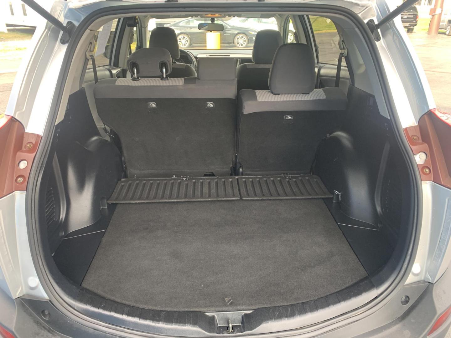 2013 SILVER /GRAY Toyota RAV4 LE (JTMZFREV1DD) with an 2.5L L4 DOHC 16V engine, Automatic transmission, located at 506 S. Kingshighway, Cape Girardeau, MO, 63703, (573) 235-5000, 37.294991, -89.553635 - 2013 Toyota RAV4 LE FWD 148,xxx miles 2.5L 4 Cyl. Front Wheel Drive Backup Cam Power Windows/Doors/Mirrors Cloth Seats We have financing available and we accept trades! Fill out a credit application on our website or come by today! If you have any questions, give us a call at (573) 235-5000 - Photo#7