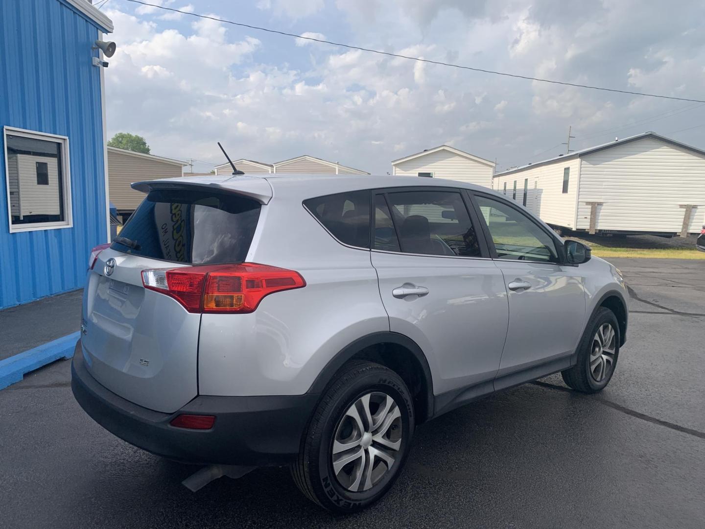 2013 SILVER /GRAY Toyota RAV4 LE (JTMZFREV1DD) with an 2.5L L4 DOHC 16V engine, Automatic transmission, located at 506 S. Kingshighway, Cape Girardeau, MO, 63703, (573) 235-5000, 37.294991, -89.553635 - 2013 Toyota RAV4 LE FWD 148,xxx miles 2.5L 4 Cyl. Front Wheel Drive Backup Cam Power Windows/Doors/Mirrors Cloth Seats We have financing available and we accept trades! Fill out a credit application on our website or come by today! If you have any questions, give us a call at (573) 235-5000 - Photo#8