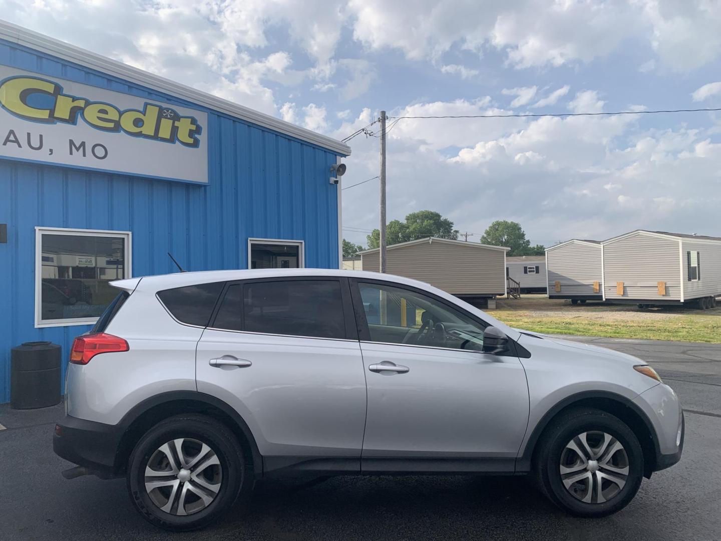 2013 SILVER /GRAY Toyota RAV4 LE (JTMZFREV1DD) with an 2.5L L4 DOHC 16V engine, Automatic transmission, located at 506 S. Kingshighway, Cape Girardeau, MO, 63703, (573) 235-5000, 37.294991, -89.553635 - 2013 Toyota RAV4 LE FWD 148,xxx miles 2.5L 4 Cyl. Front Wheel Drive Backup Cam Power Windows/Doors/Mirrors Cloth Seats We have financing available and we accept trades! Fill out a credit application on our website or come by today! If you have any questions, give us a call at (573) 235-5000 - Photo#9