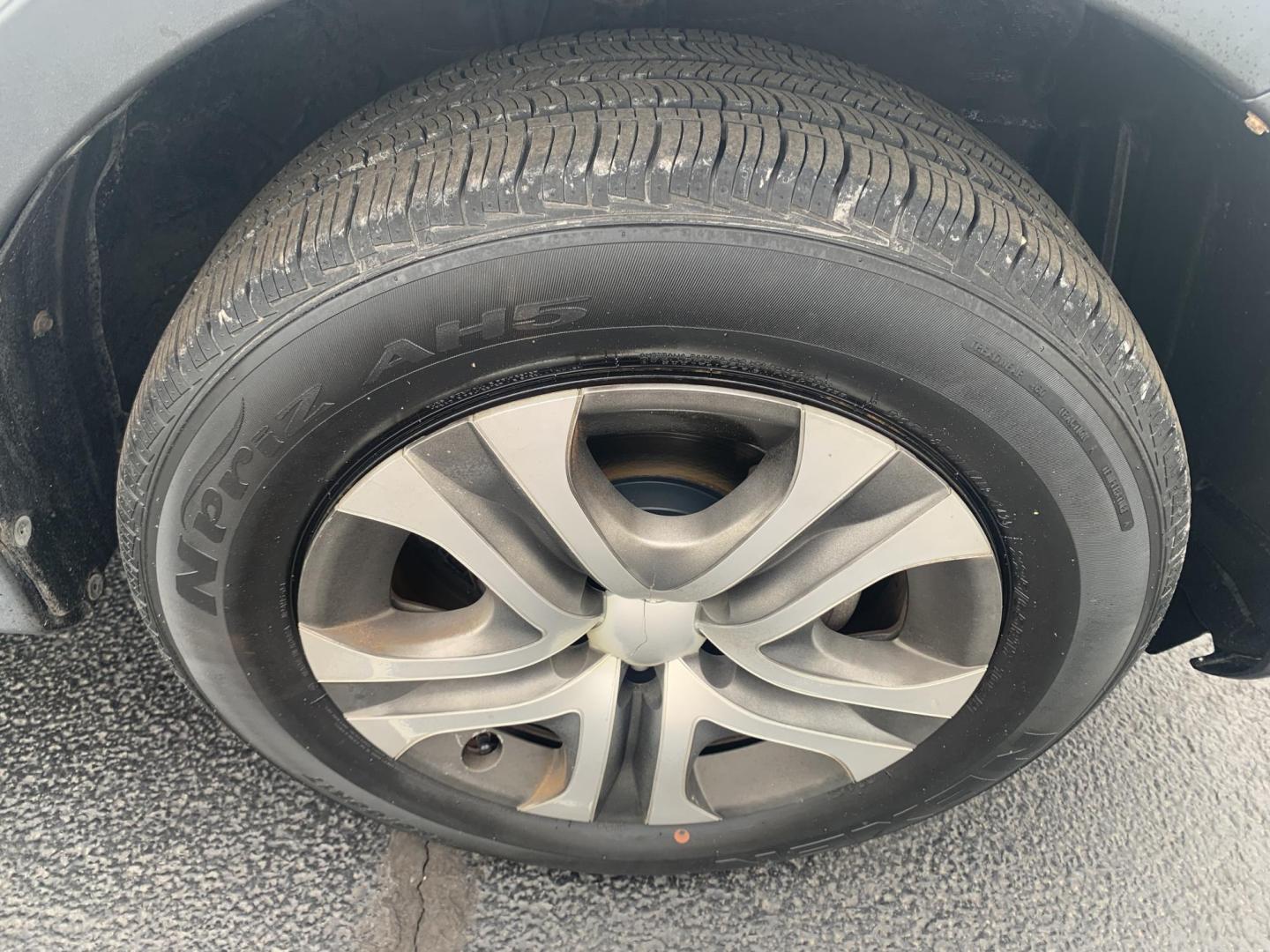 2013 SILVER /GRAY Toyota RAV4 LE (JTMZFREV1DD) with an 2.5L L4 DOHC 16V engine, Automatic transmission, located at 506 S. Kingshighway, Cape Girardeau, MO, 63703, (573) 235-5000, 37.294991, -89.553635 - 2013 Toyota RAV4 LE FWD 148,xxx miles 2.5L 4 Cyl. Front Wheel Drive Backup Cam Power Windows/Doors/Mirrors Cloth Seats We have financing available and we accept trades! Fill out a credit application on our website or come by today! If you have any questions, give us a call at (573) 235-5000 - Photo#27