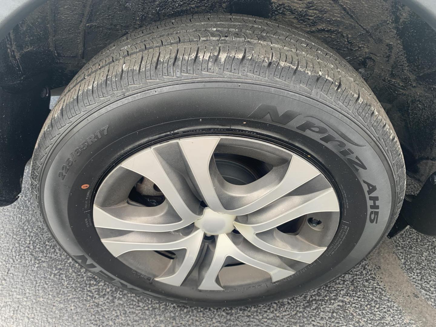 2013 SILVER /GRAY Toyota RAV4 LE (JTMZFREV1DD) with an 2.5L L4 DOHC 16V engine, Automatic transmission, located at 506 S. Kingshighway, Cape Girardeau, MO, 63703, (573) 235-5000, 37.294991, -89.553635 - 2013 Toyota RAV4 LE FWD 148,xxx miles 2.5L 4 Cyl. Front Wheel Drive Backup Cam Power Windows/Doors/Mirrors Cloth Seats We have financing available and we accept trades! Fill out a credit application on our website or come by today! If you have any questions, give us a call at (573) 235-5000 - Photo#28