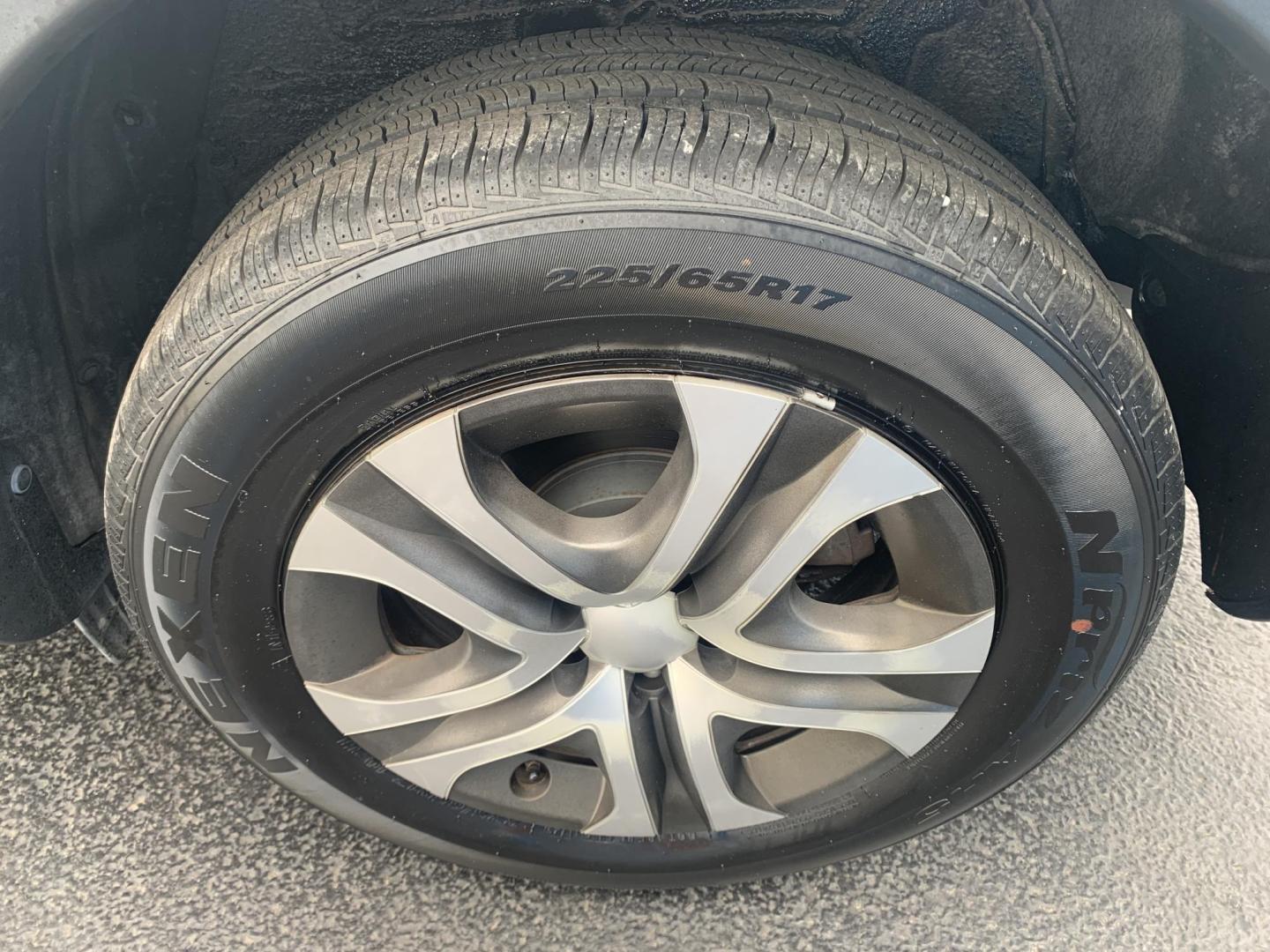 2013 SILVER /GRAY Toyota RAV4 LE (JTMZFREV1DD) with an 2.5L L4 DOHC 16V engine, Automatic transmission, located at 506 S. Kingshighway, Cape Girardeau, MO, 63703, (573) 235-5000, 37.294991, -89.553635 - 2013 Toyota RAV4 LE FWD 148,xxx miles 2.5L 4 Cyl. Front Wheel Drive Backup Cam Power Windows/Doors/Mirrors Cloth Seats We have financing available and we accept trades! Fill out a credit application on our website or come by today! If you have any questions, give us a call at (573) 235-5000 - Photo#29