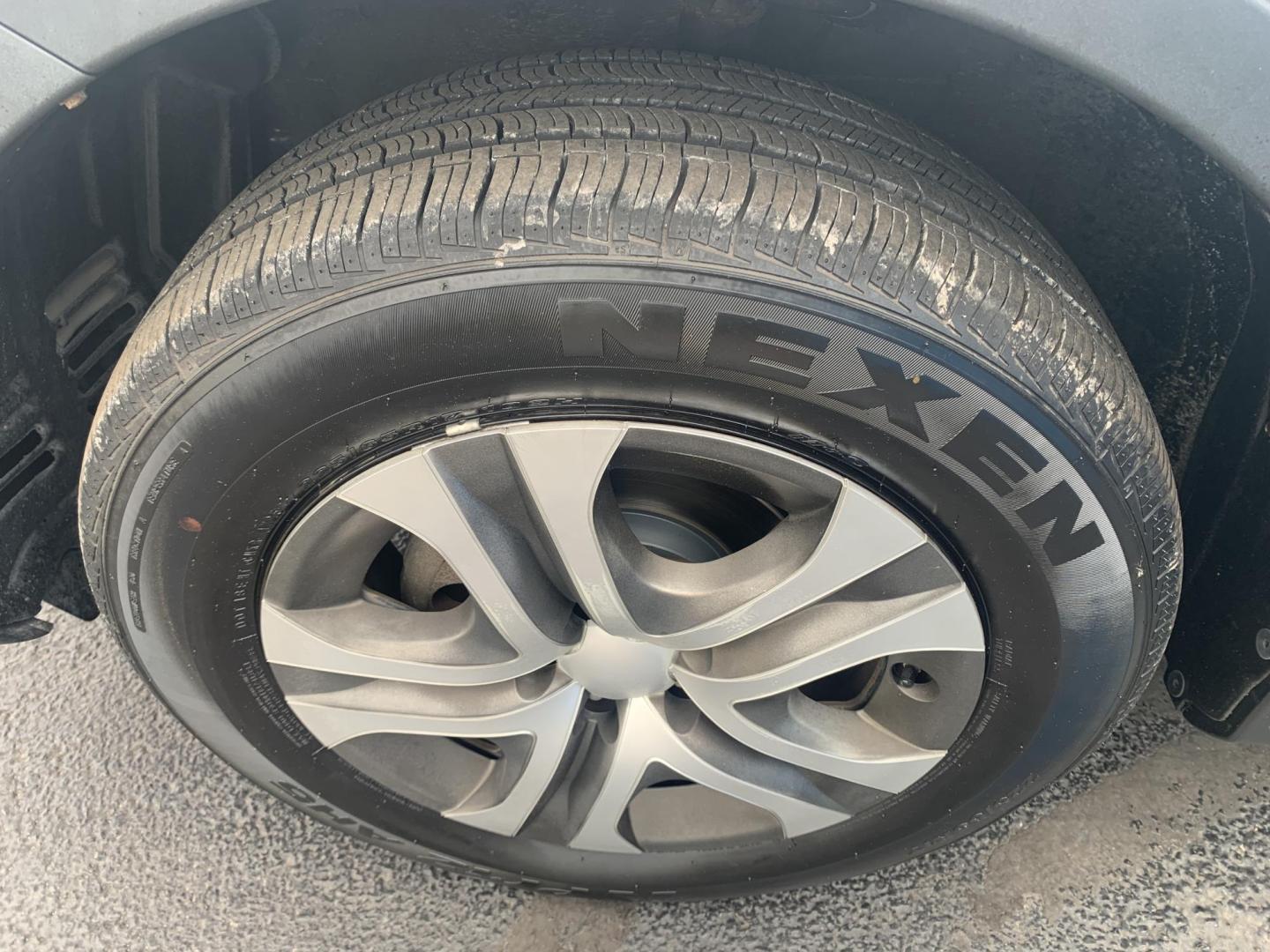 2013 SILVER /GRAY Toyota RAV4 LE (JTMZFREV1DD) with an 2.5L L4 DOHC 16V engine, Automatic transmission, located at 506 S. Kingshighway, Cape Girardeau, MO, 63703, (573) 235-5000, 37.294991, -89.553635 - 2013 Toyota RAV4 LE FWD 148,xxx miles 2.5L 4 Cyl. Front Wheel Drive Backup Cam Power Windows/Doors/Mirrors Cloth Seats We have financing available and we accept trades! Fill out a credit application on our website or come by today! If you have any questions, give us a call at (573) 235-5000 - Photo#30
