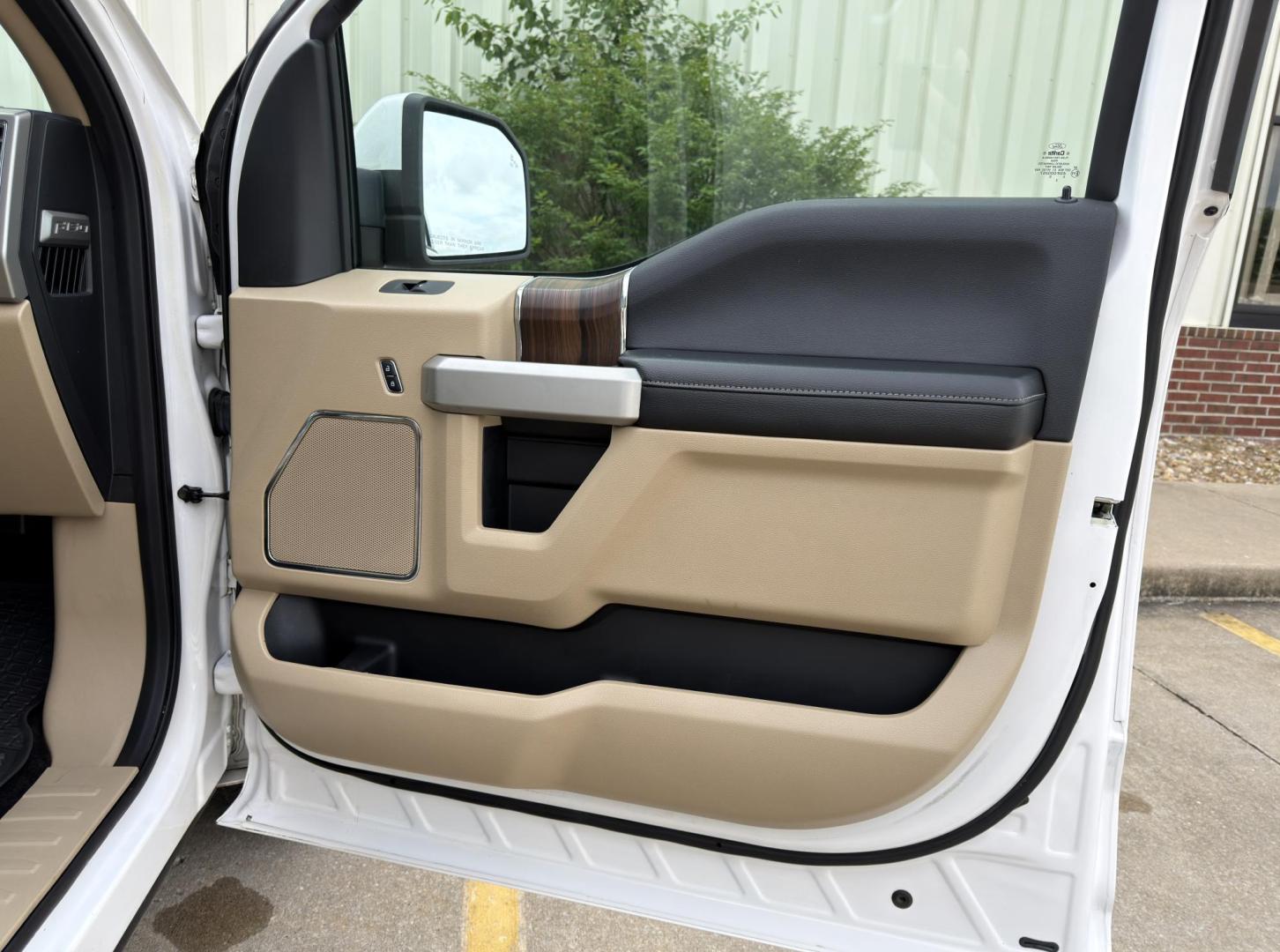 2015 WHITE /Tan Ford F-150 Lariat SuperCrew 6.5-ft. Bed 4WD (1FTEW1EP3FK) with an 2.7L V6 engine, Automatic transmission, located at 2990 Old Orchard Rd., Jackson, MO, 63755, 37.354214, -89.612106 - 2015 Ford F-150 Lariat 142xxx miles 4x4 2.7L V6 Automatic Leather Navigation Power/Heated/Cooled Seats Backup Camera Sunroof Bluetooth Remote Start Cruise Power Windows/Locks/Mirrors We have financing available and we accept trades! Fill out a credit application on our website or come - Photo#18
