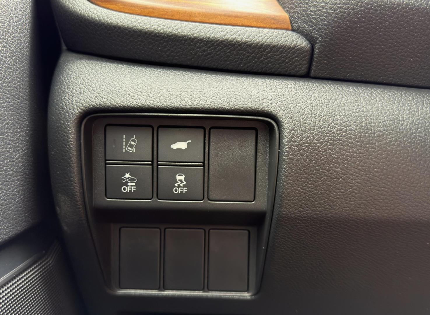 2018 GRAY /Gray Honda CR-V EX-L AWD (7FARW2H85JE) with an 1.5L 4 Cyl. engine, CVT transmission, located at 2990 Old Orchard Rd., Jackson, MO, 63755, 37.354214, -89.612106 - 2018 Honda CR-V EX-L 122xxx miles All Wheel Drive 1.5L 4 Cyl. Automatic Leather Backup Camera Power/Heated Seats Sunroof Bluetooth Remote Start Cruise Power Windows/Locks/Mirrors We have financing available and we accept trades! Fill out a credit application on our website or come by to - Photo#32
