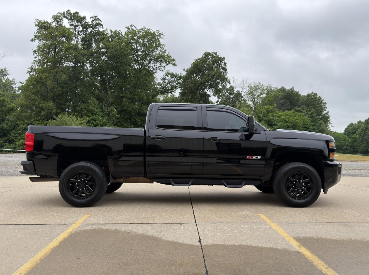 2018 BLACK /Black Chevrolet Silverado 2500HD LT Crew Cab 4WD (1GC1KVEG3JF) with an 6.0L V8 engine, Automatic transmission, located at 2990 Old Orchard Rd., Jackson, MO, 63755, 37.354214, -89.612106 - 2018 Chevrolet Silverado 2500HD LT 122xxx miles 4x4 6.0L V8 Automatic Navigation Backup Camera Power Driver Seat Bluetooth Remote Start Cruise Power Windows/Locks/Mirrors We have financing available and we accept trades! Fill out a credit application on our website or come by today! If - Photo#9