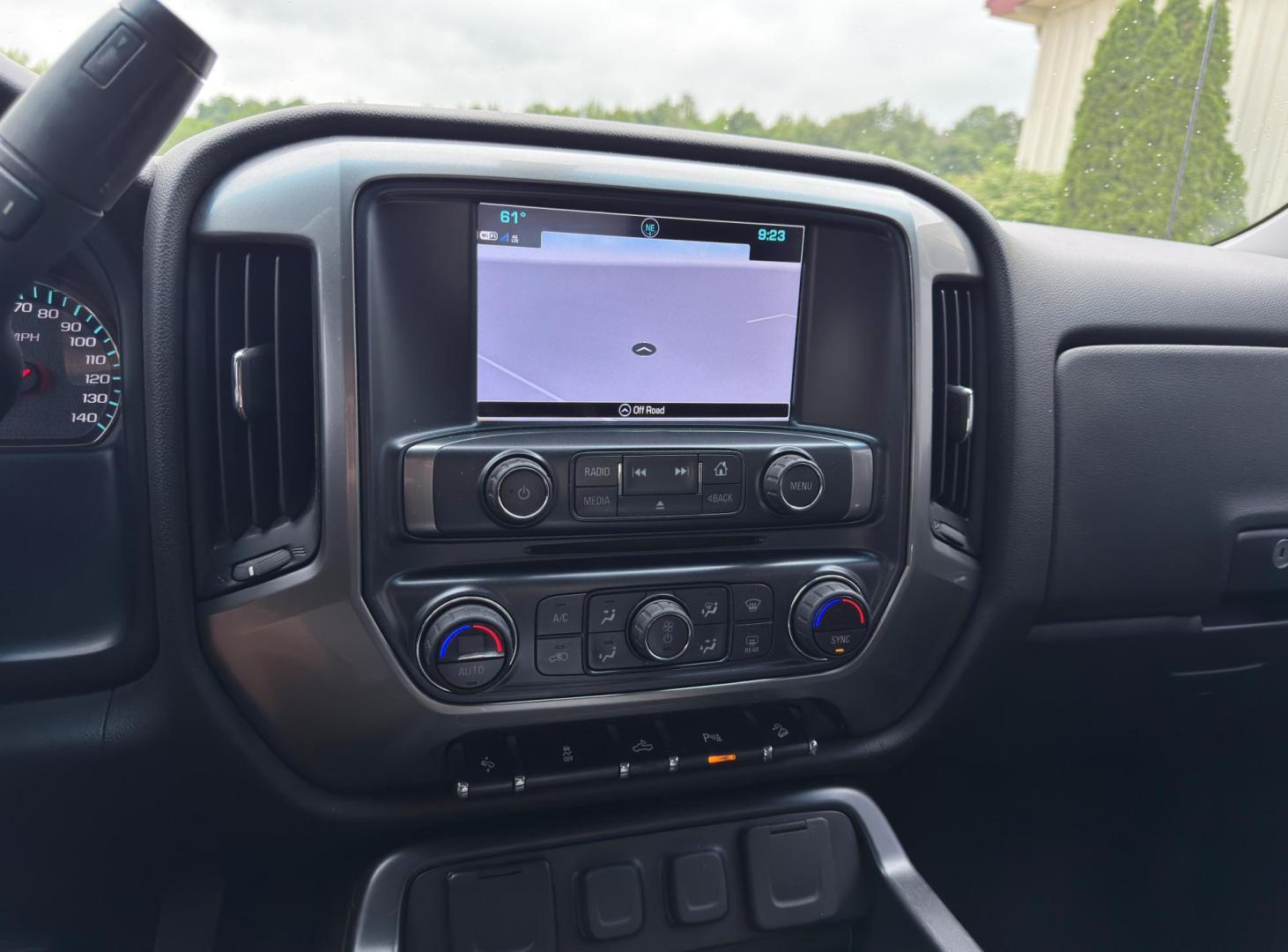 2018 BLACK /Black Chevrolet Silverado 2500HD LT Crew Cab 4WD (1GC1KVEG3JF) with an 6.0L V8 engine, Automatic transmission, located at 2990 Old Orchard Rd., Jackson, MO, 63755, 37.354214, -89.612106 - 2018 Chevrolet Silverado 2500HD LT 122xxx miles 4x4 6.0L V8 Automatic Navigation Backup Camera Power Driver Seat Bluetooth Remote Start Cruise Power Windows/Locks/Mirrors We have financing available and we accept trades! Fill out a credit application on our website or come by today! If - Photo#27