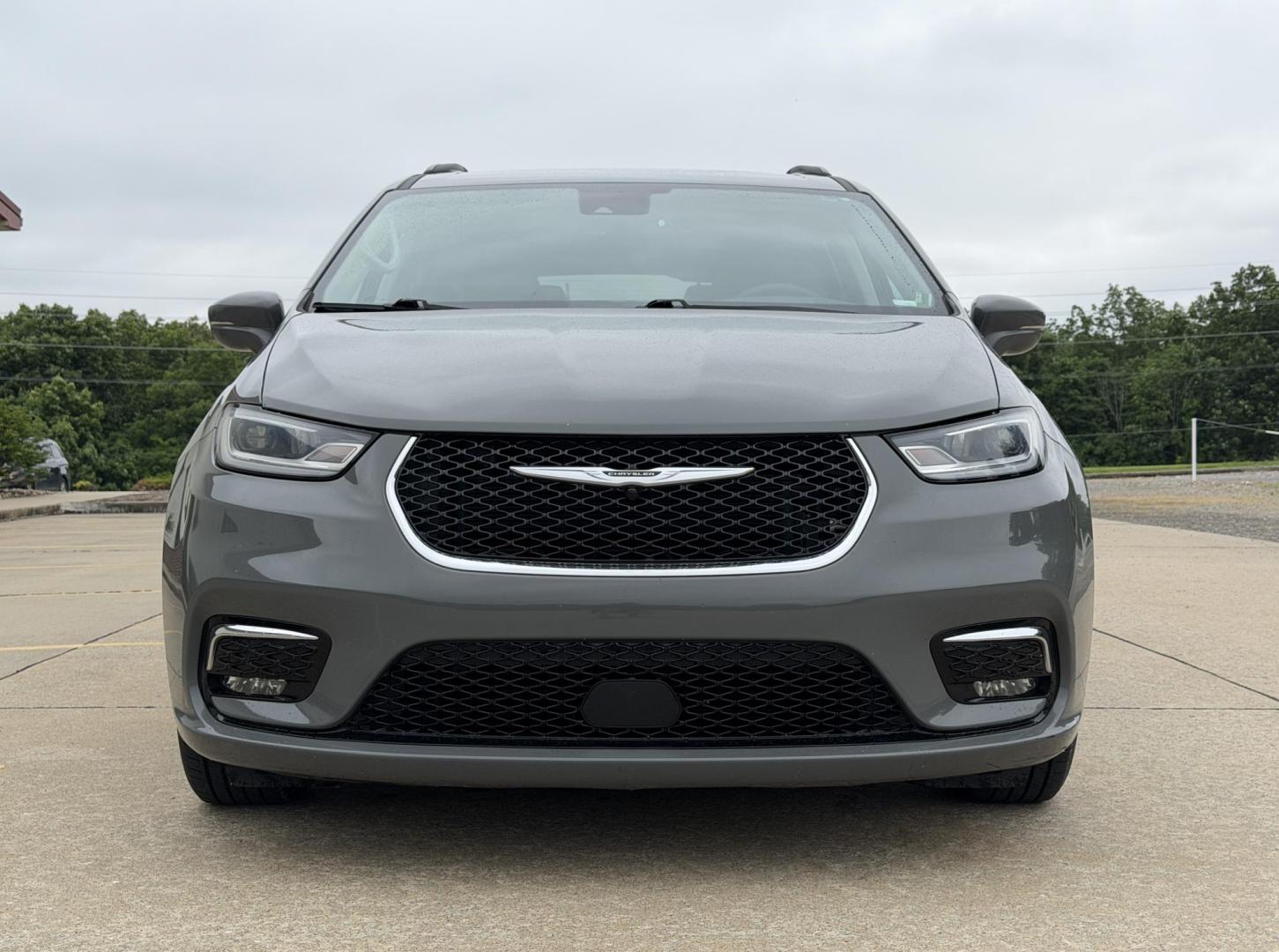 2022 GRAY /Black Chrysler Pacifica Touring-L (2C4RC1BG7NR) with an 3.6L V6 engine, Automatic transmission, located at 2990 Old Orchard Rd., Jackson, MO, 63755, 37.354214, -89.612106 - 2022 Chrysler Pacifica Touring L 1-Owner 87xxx miles Front Wheel Drive 3.6L V6 Automatic Leather 3rd Row Stow 'N Go Backup Camera Power Driver Seat Heated Seats Heated Steering Wheel Bluetooth Remote Start Cruise Power Windows/Locks/Mirrors We have financing available and we accept - Photo#12