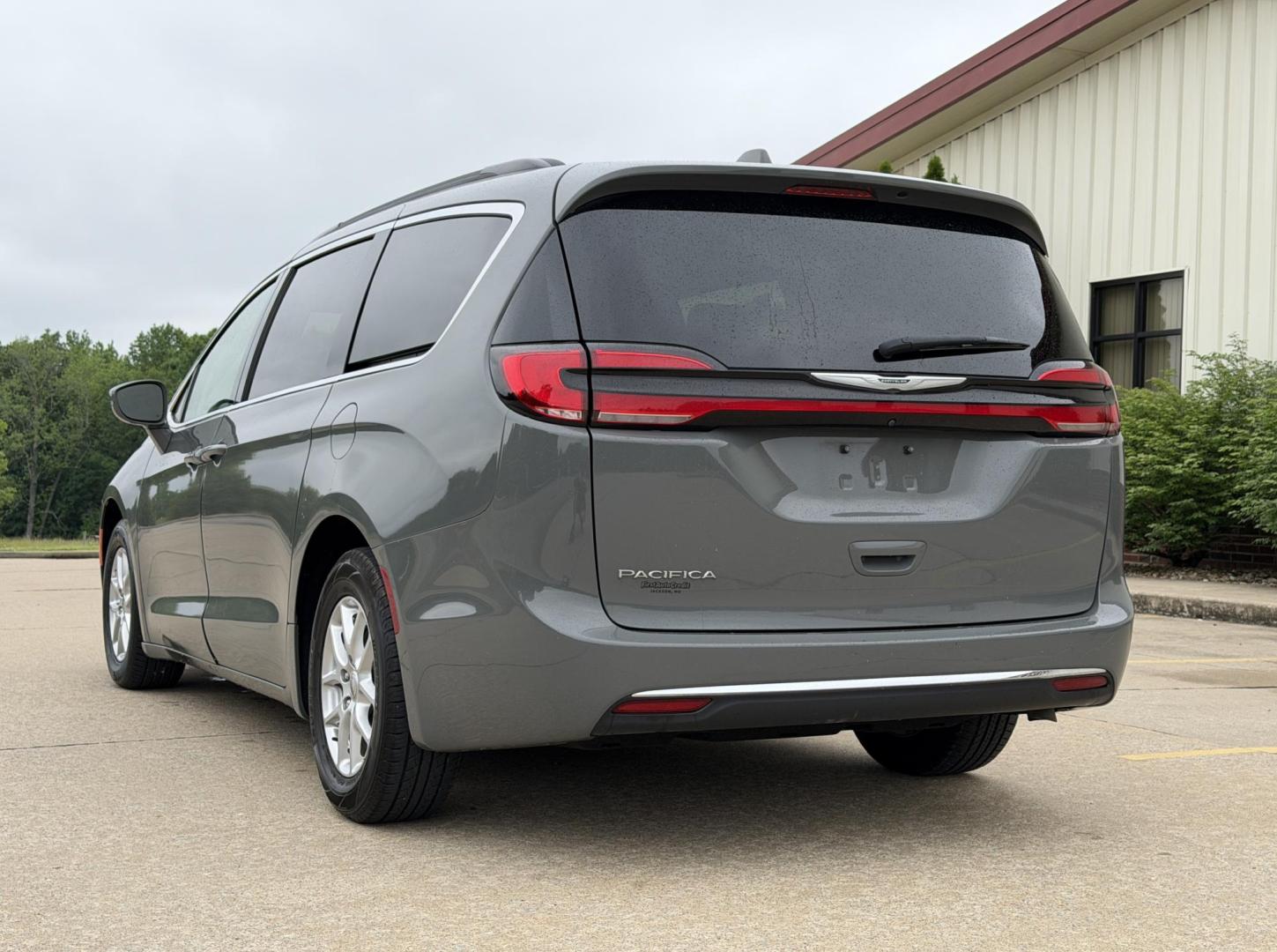 2022 GRAY /Black Chrysler Pacifica Touring-L (2C4RC1BG7NR) with an 3.6L V6 engine, Automatic transmission, located at 2990 Old Orchard Rd., Jackson, MO, 63755, 37.354214, -89.612106 - 2022 Chrysler Pacifica Touring L 1-Owner 87xxx miles Front Wheel Drive 3.6L V6 Automatic Leather 3rd Row Stow 'N Go Backup Camera Power Driver Seat Heated Seats Heated Steering Wheel Bluetooth Remote Start Cruise Power Windows/Locks/Mirrors We have financing available and we accept - Photo#9