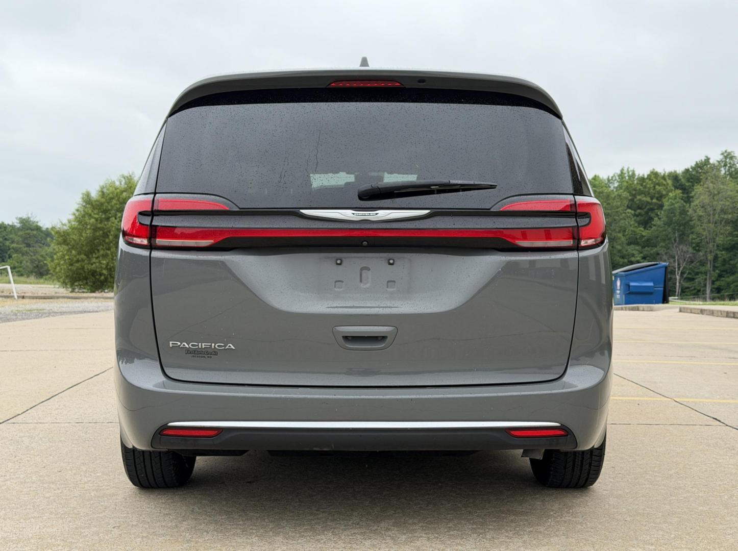 2022 GRAY /Black Chrysler Pacifica Touring-L (2C4RC1BG7NR) with an 3.6L V6 engine, Automatic transmission, located at 2990 Old Orchard Rd., Jackson, MO, 63755, 37.354214, -89.612106 - 2022 Chrysler Pacifica Touring L 1-Owner 87xxx miles Front Wheel Drive 3.6L V6 Automatic Leather 3rd Row Stow 'N Go Backup Camera Power Driver Seat Heated Seats Heated Steering Wheel Bluetooth Remote Start Cruise Power Windows/Locks/Mirrors We have financing available and we accept - Photo#11
