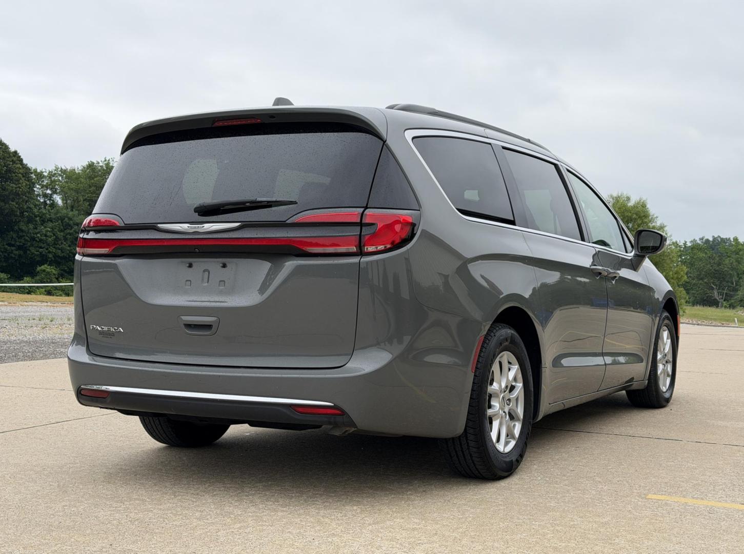 2022 GRAY /Black Chrysler Pacifica Touring-L (2C4RC1BG7NR) with an 3.6L V6 engine, Automatic transmission, located at 2990 Old Orchard Rd., Jackson, MO, 63755, 37.354214, -89.612106 - 2022 Chrysler Pacifica Touring L 1-Owner 87xxx miles Front Wheel Drive 3.6L V6 Automatic Leather 3rd Row Stow 'N Go Backup Camera Power Driver Seat Heated Seats Heated Steering Wheel Bluetooth Remote Start Cruise Power Windows/Locks/Mirrors We have financing available and we accept - Photo#10