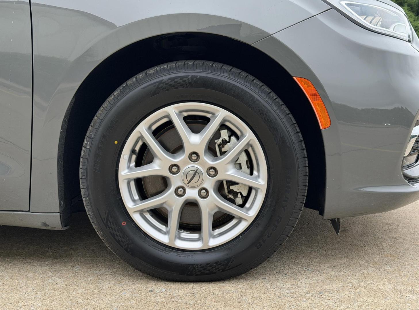 2022 GRAY /Black Chrysler Pacifica Touring-L (2C4RC1BG7NR) with an 3.6L V6 engine, Automatic transmission, located at 2990 Old Orchard Rd., Jackson, MO, 63755, 37.354214, -89.612106 - 2022 Chrysler Pacifica Touring L 1-Owner 87xxx miles Front Wheel Drive 3.6L V6 Automatic Leather 3rd Row Stow 'N Go Backup Camera Power Driver Seat Heated Seats Heated Steering Wheel Bluetooth Remote Start Cruise Power Windows/Locks/Mirrors We have financing available and we accept - Photo#44