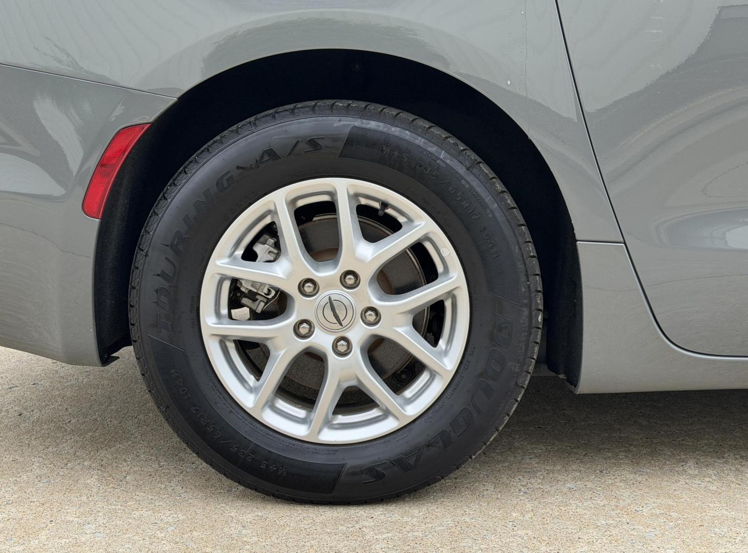 2022 GRAY /Black Chrysler Pacifica Touring-L (2C4RC1BG7NR) with an 3.6L V6 engine, Automatic transmission, located at 2990 Old Orchard Rd., Jackson, MO, 63755, 37.354214, -89.612106 - 2022 Chrysler Pacifica Touring L 1-Owner 87xxx miles Front Wheel Drive 3.6L V6 Automatic Leather 3rd Row Stow 'N Go Backup Camera Power Driver Seat Heated Seats Heated Steering Wheel Bluetooth Remote Start Cruise Power Windows/Locks/Mirrors We have financing available and we accept - Photo#43