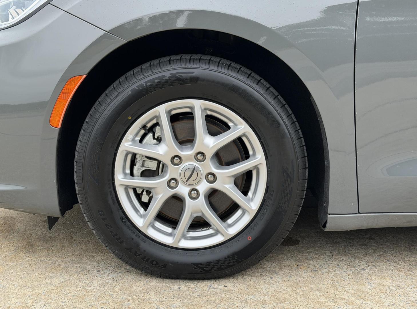2022 GRAY /Black Chrysler Pacifica Touring-L (2C4RC1BG7NR) with an 3.6L V6 engine, Automatic transmission, located at 2990 Old Orchard Rd., Jackson, MO, 63755, 37.354214, -89.612106 - 2022 Chrysler Pacifica Touring L 1-Owner 87xxx miles Front Wheel Drive 3.6L V6 Automatic Leather 3rd Row Stow 'N Go Backup Camera Power Driver Seat Heated Seats Heated Steering Wheel Bluetooth Remote Start Cruise Power Windows/Locks/Mirrors We have financing available and we accept - Photo#41