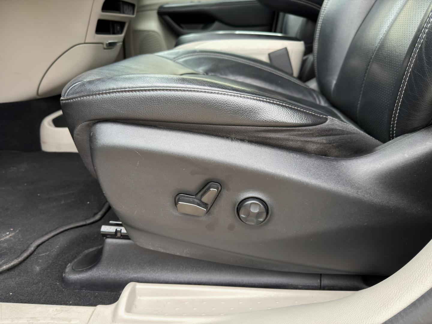 2022 GRAY /Black Chrysler Pacifica Touring-L (2C4RC1BG7NR) with an 3.6L V6 engine, Automatic transmission, located at 2990 Old Orchard Rd., Jackson, MO, 63755, 37.354214, -89.612106 - 2022 Chrysler Pacifica Touring L 1-Owner 87xxx miles Front Wheel Drive 3.6L V6 Automatic Leather 3rd Row Stow 'N Go Backup Camera Power Driver Seat Heated Seats Heated Steering Wheel Bluetooth Remote Start Cruise Power Windows/Locks/Mirrors We have financing available and we accept - Photo#4