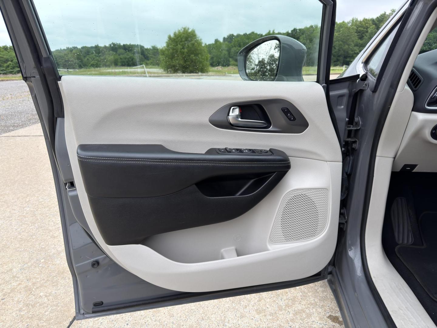 2022 GRAY /Black Chrysler Pacifica Touring-L (2C4RC1BG7NR) with an 3.6L V6 engine, Automatic transmission, located at 2990 Old Orchard Rd., Jackson, MO, 63755, 37.354214, -89.612106 - 2022 Chrysler Pacifica Touring L 1-Owner 87xxx miles Front Wheel Drive 3.6L V6 Automatic Leather 3rd Row Stow 'N Go Backup Camera Power Driver Seat Heated Seats Heated Steering Wheel Bluetooth Remote Start Cruise Power Windows/Locks/Mirrors We have financing available and we accept - Photo#13