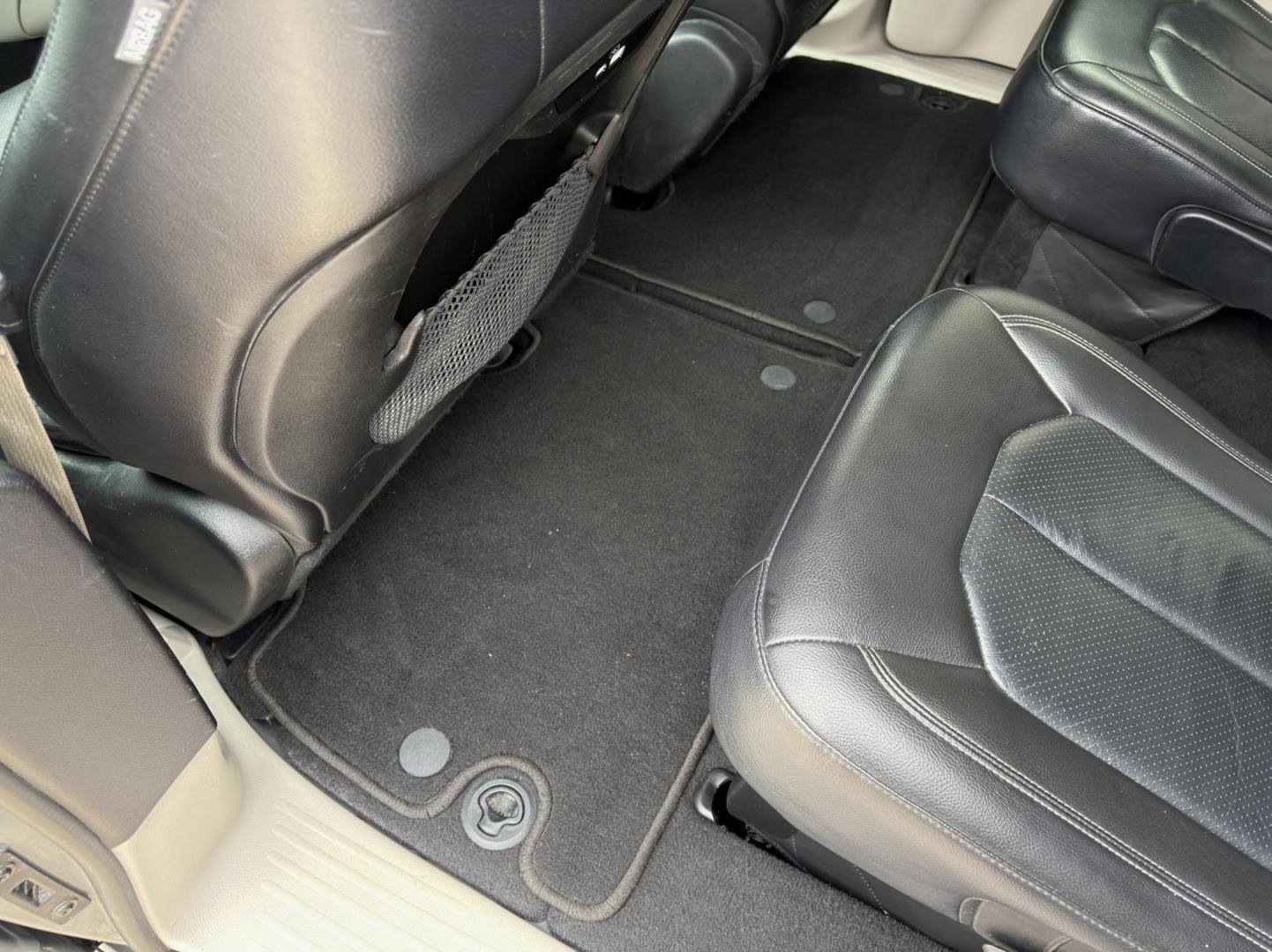 2022 GRAY /Black Chrysler Pacifica Touring-L (2C4RC1BG7NR) with an 3.6L V6 engine, Automatic transmission, located at 2990 Old Orchard Rd., Jackson, MO, 63755, 37.354214, -89.612106 - 2022 Chrysler Pacifica Touring L 1-Owner 87xxx miles Front Wheel Drive 3.6L V6 Automatic Leather 3rd Row Stow 'N Go Backup Camera Power Driver Seat Heated Seats Heated Steering Wheel Bluetooth Remote Start Cruise Power Windows/Locks/Mirrors We have financing available and we accept - Photo#5