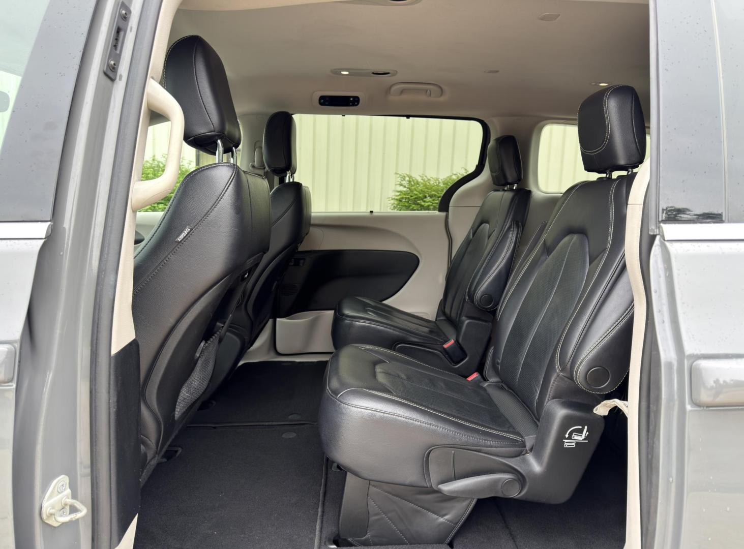 2022 GRAY /Black Chrysler Pacifica Touring-L (2C4RC1BG7NR) with an 3.6L V6 engine, Automatic transmission, located at 2990 Old Orchard Rd., Jackson, MO, 63755, 37.354214, -89.612106 - 2022 Chrysler Pacifica Touring L 1-Owner 87xxx miles Front Wheel Drive 3.6L V6 Automatic Leather 3rd Row Stow 'N Go Backup Camera Power Driver Seat Heated Seats Heated Steering Wheel Bluetooth Remote Start Cruise Power Windows/Locks/Mirrors We have financing available and we accept - Photo#17