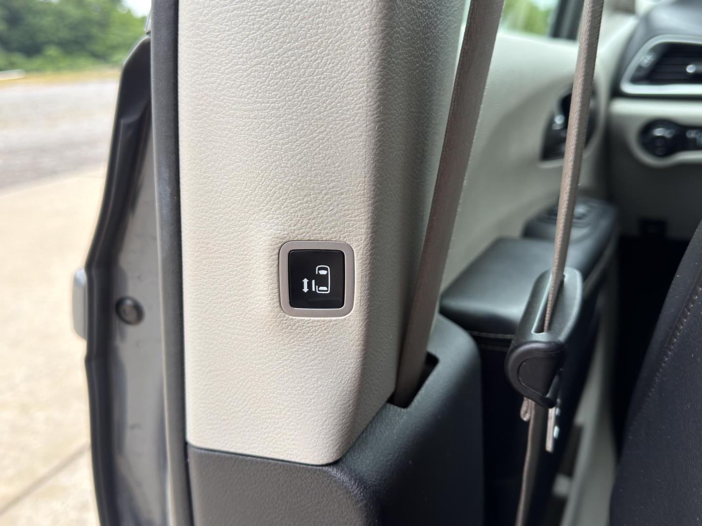 2022 GRAY /Black Chrysler Pacifica Touring-L (2C4RC1BG7NR) with an 3.6L V6 engine, Automatic transmission, located at 2990 Old Orchard Rd., Jackson, MO, 63755, 37.354214, -89.612106 - 2022 Chrysler Pacifica Touring L 1-Owner 87xxx miles Front Wheel Drive 3.6L V6 Automatic Leather 3rd Row Stow 'N Go Backup Camera Power Driver Seat Heated Seats Heated Steering Wheel Bluetooth Remote Start Cruise Power Windows/Locks/Mirrors We have financing available and we accept - Photo#35