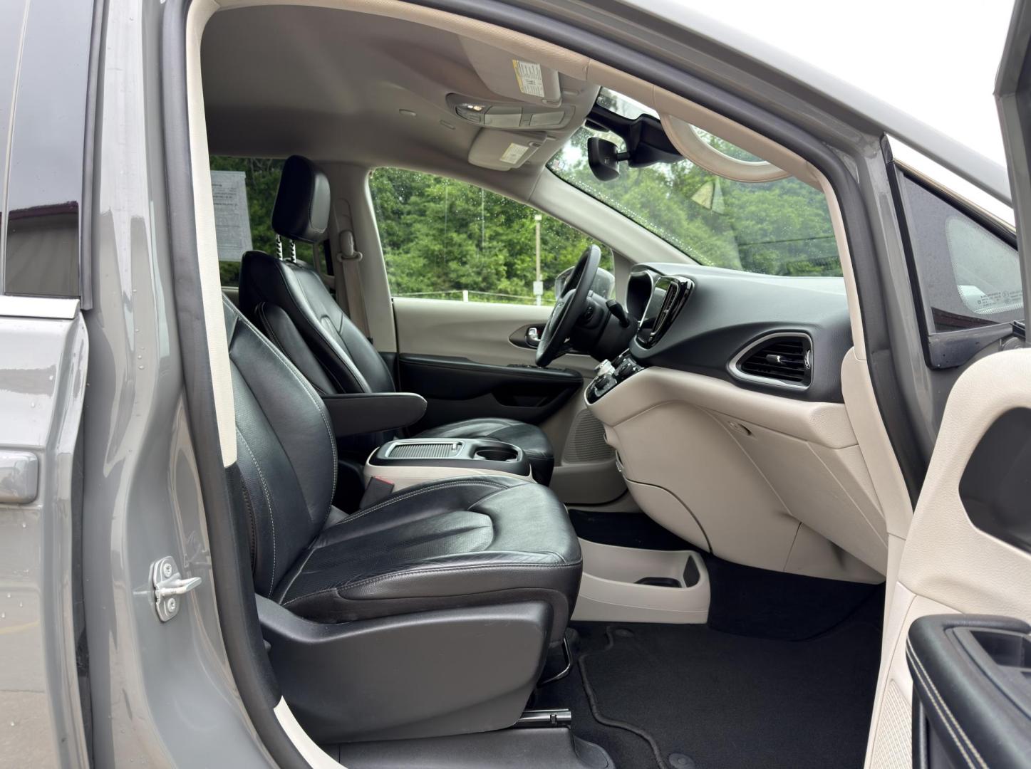 2022 GRAY /Black Chrysler Pacifica Touring-L (2C4RC1BG7NR) with an 3.6L V6 engine, Automatic transmission, located at 2990 Old Orchard Rd., Jackson, MO, 63755, 37.354214, -89.612106 - 2022 Chrysler Pacifica Touring L 1-Owner 87xxx miles Front Wheel Drive 3.6L V6 Automatic Leather 3rd Row Stow 'N Go Backup Camera Power Driver Seat Heated Seats Heated Steering Wheel Bluetooth Remote Start Cruise Power Windows/Locks/Mirrors We have financing available and we accept - Photo#16