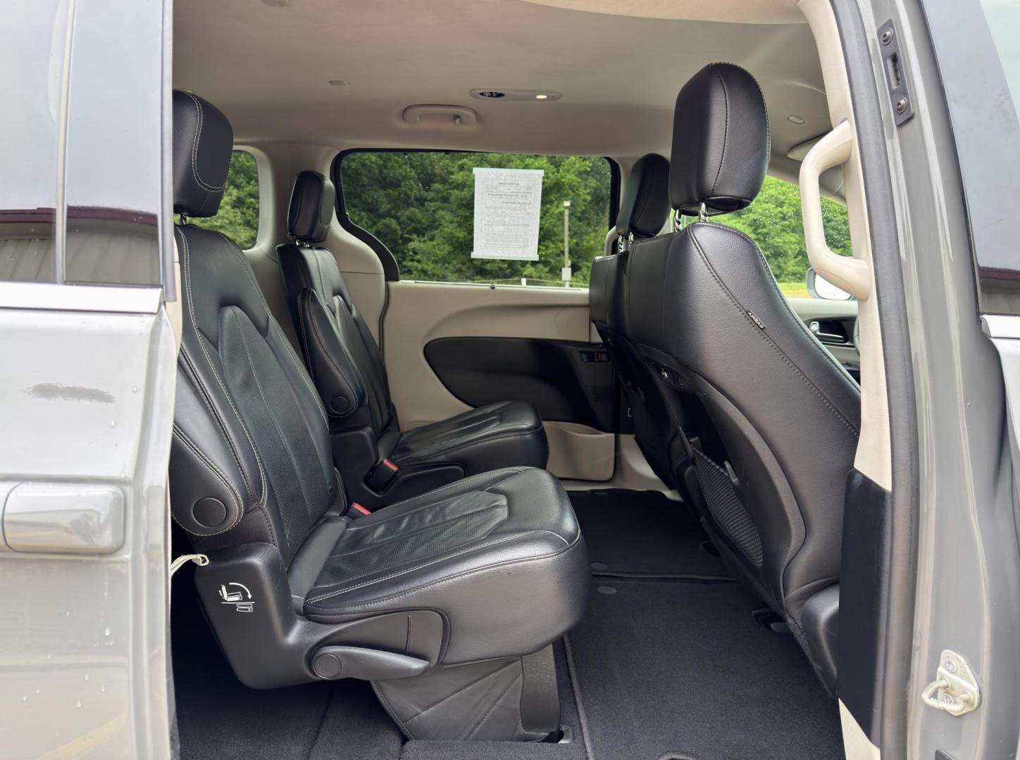 2022 GRAY /Black Chrysler Pacifica Touring-L (2C4RC1BG7NR) with an 3.6L V6 engine, Automatic transmission, located at 2990 Old Orchard Rd., Jackson, MO, 63755, 37.354214, -89.612106 - 2022 Chrysler Pacifica Touring L 1-Owner 87xxx miles Front Wheel Drive 3.6L V6 Automatic Leather 3rd Row Stow 'N Go Backup Camera Power Driver Seat Heated Seats Heated Steering Wheel Bluetooth Remote Start Cruise Power Windows/Locks/Mirrors We have financing available and we accept - Photo#18