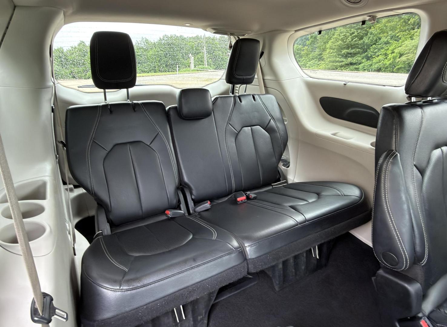 2022 GRAY /Black Chrysler Pacifica Touring-L (2C4RC1BG7NR) with an 3.6L V6 engine, Automatic transmission, located at 2990 Old Orchard Rd., Jackson, MO, 63755, 37.354214, -89.612106 - 2022 Chrysler Pacifica Touring L 1-Owner 87xxx miles Front Wheel Drive 3.6L V6 Automatic Leather 3rd Row Stow 'N Go Backup Camera Power Driver Seat Heated Seats Heated Steering Wheel Bluetooth Remote Start Cruise Power Windows/Locks/Mirrors We have financing available and we accept - Photo#19