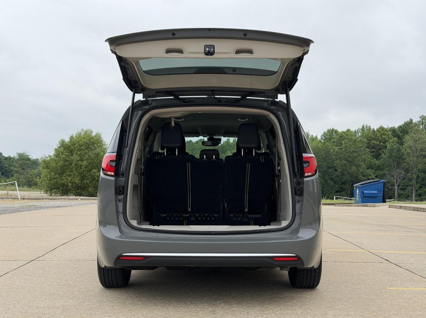 2022 GRAY /Black Chrysler Pacifica Touring-L (2C4RC1BG7NR) with an 3.6L V6 engine, Automatic transmission, located at 2990 Old Orchard Rd., Jackson, MO, 63755, 37.354214, -89.612106 - 2022 Chrysler Pacifica Touring L 1-Owner 87xxx miles Front Wheel Drive 3.6L V6 Automatic Leather 3rd Row Stow 'N Go Backup Camera Power Driver Seat Heated Seats Heated Steering Wheel Bluetooth Remote Start Cruise Power Windows/Locks/Mirrors We have financing available and we accept - Photo#20