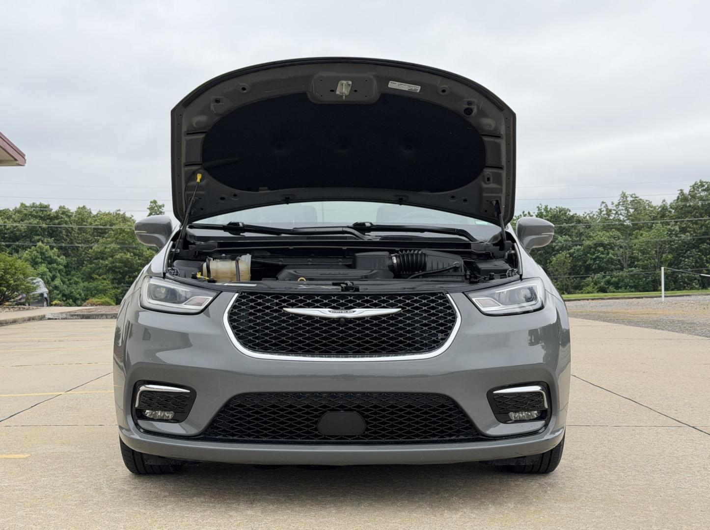 2022 GRAY /Black Chrysler Pacifica Touring-L (2C4RC1BG7NR) with an 3.6L V6 engine, Automatic transmission, located at 2990 Old Orchard Rd., Jackson, MO, 63755, 37.354214, -89.612106 - 2022 Chrysler Pacifica Touring L 1-Owner 87xxx miles Front Wheel Drive 3.6L V6 Automatic Leather 3rd Row Stow 'N Go Backup Camera Power Driver Seat Heated Seats Heated Steering Wheel Bluetooth Remote Start Cruise Power Windows/Locks/Mirrors We have financing available and we accept - Photo#38