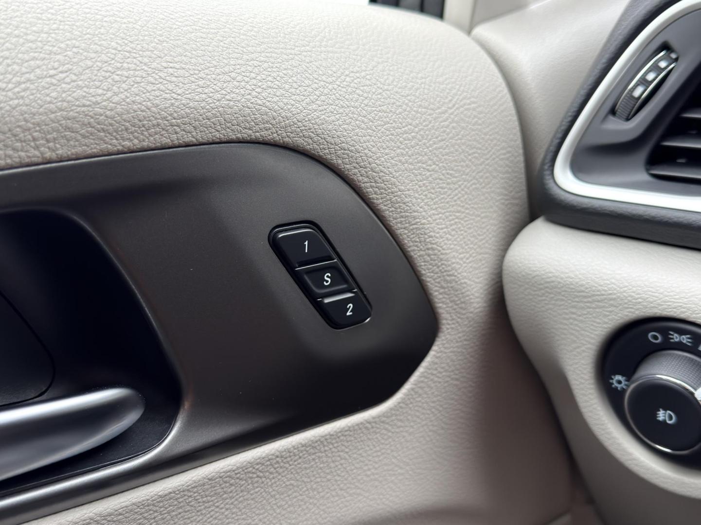 2022 GRAY /Black Chrysler Pacifica Touring-L (2C4RC1BG7NR) with an 3.6L V6 engine, Automatic transmission, located at 2990 Old Orchard Rd., Jackson, MO, 63755, 37.354214, -89.612106 - 2022 Chrysler Pacifica Touring L 1-Owner 87xxx miles Front Wheel Drive 3.6L V6 Automatic Leather 3rd Row Stow 'N Go Backup Camera Power Driver Seat Heated Seats Heated Steering Wheel Bluetooth Remote Start Cruise Power Windows/Locks/Mirrors We have financing available and we accept - Photo#32