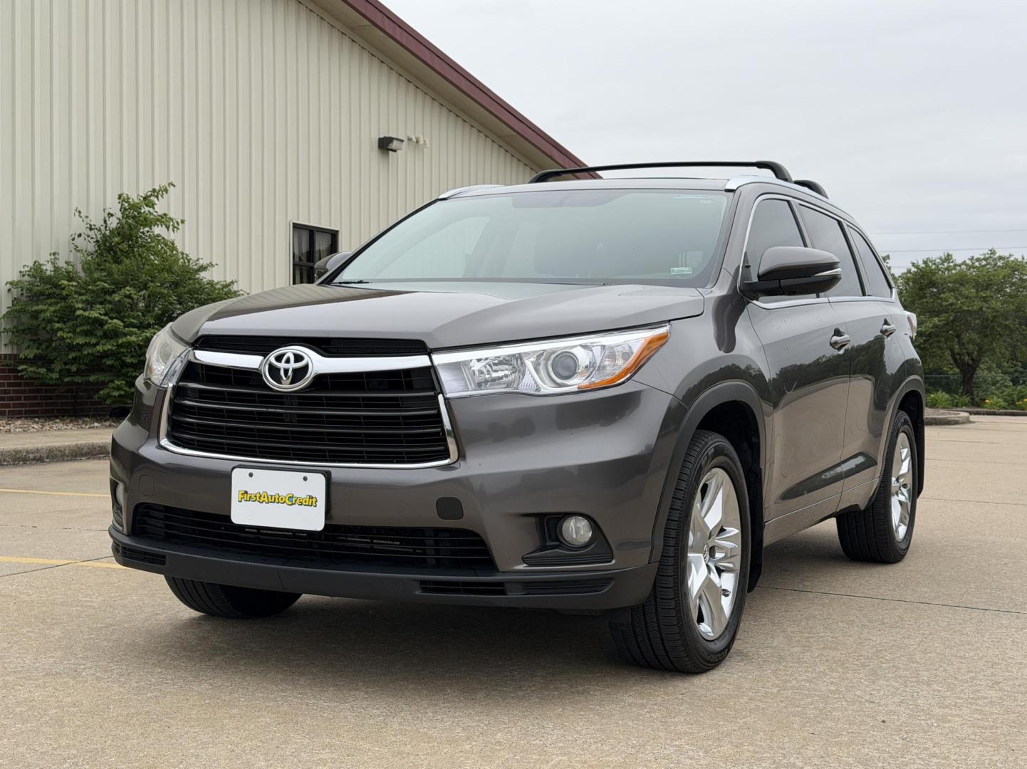 2016 GRAY /Black Toyota Highlander Limited AWD V6 (5TDDKRFH0GS) with an 3.5L V6 engine, Automatic transmission, located at 2990 Old Orchard Rd., Jackson, MO, 63755, 37.354214, -89.612106 - 2016 Toyota Highlander Limited 101xxx miles All Wheel Drive 3.5L V6 Automatic Leather 3rd Row Navigation Power/Heated/Cooled Seats Heated Rear Seats Heated Steering Wheel Backup Camera Sunroof Bluetooth Cruise Power Windows/Locks/Mirrors We have financing available and we accept trad - Photo#8