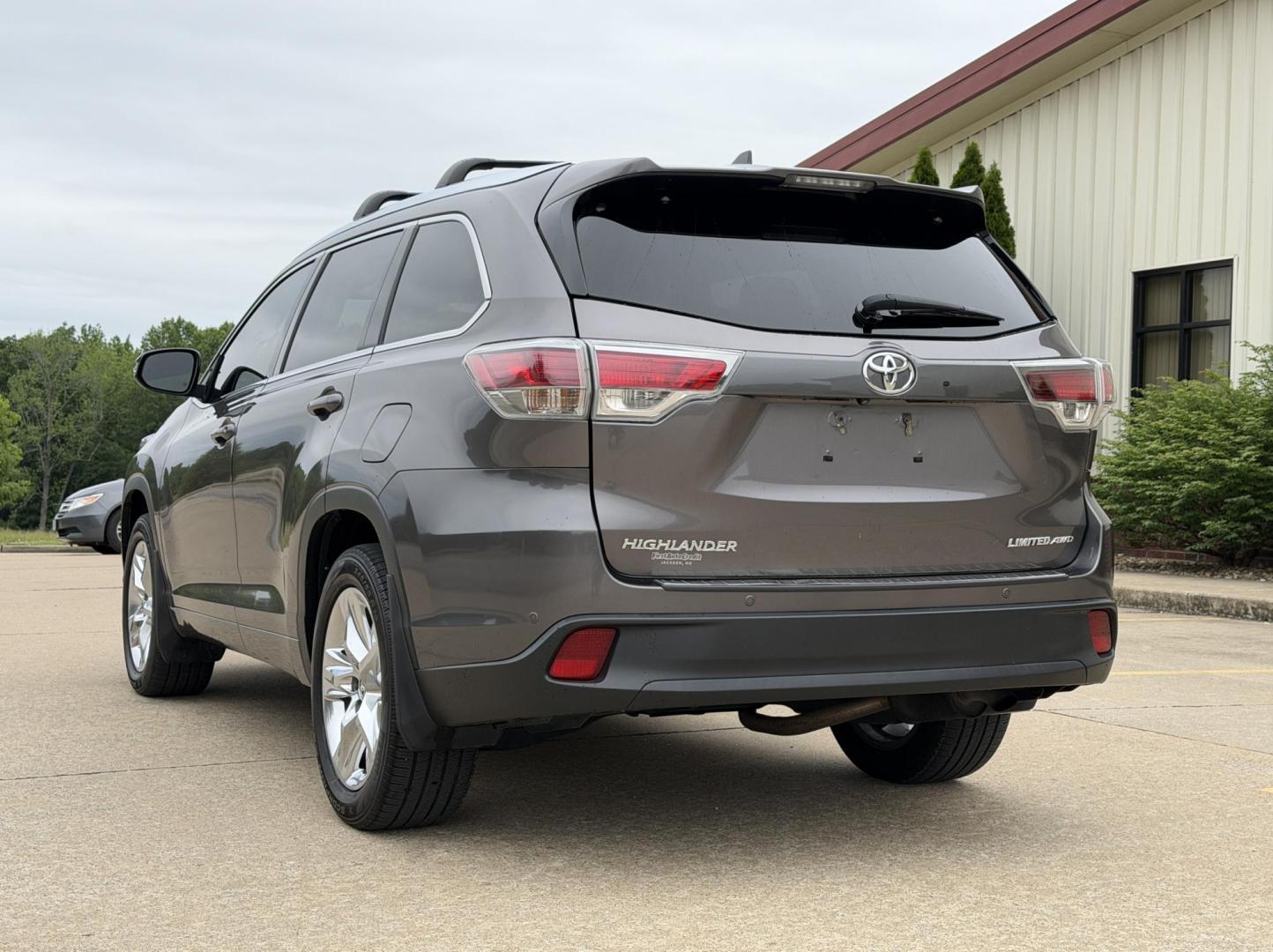 2016 GRAY /Black Toyota Highlander Limited AWD V6 (5TDDKRFH0GS) with an 3.5L V6 engine, Automatic transmission, located at 2990 Old Orchard Rd., Jackson, MO, 63755, 37.354214, -89.612106 - 2016 Toyota Highlander Limited 101xxx miles All Wheel Drive 3.5L V6 Automatic Leather 3rd Row Navigation Power/Heated/Cooled Seats Heated Rear Seats Heated Steering Wheel Backup Camera Sunroof Bluetooth Cruise Power Windows/Locks/Mirrors We have financing available and we accept trad - Photo#12