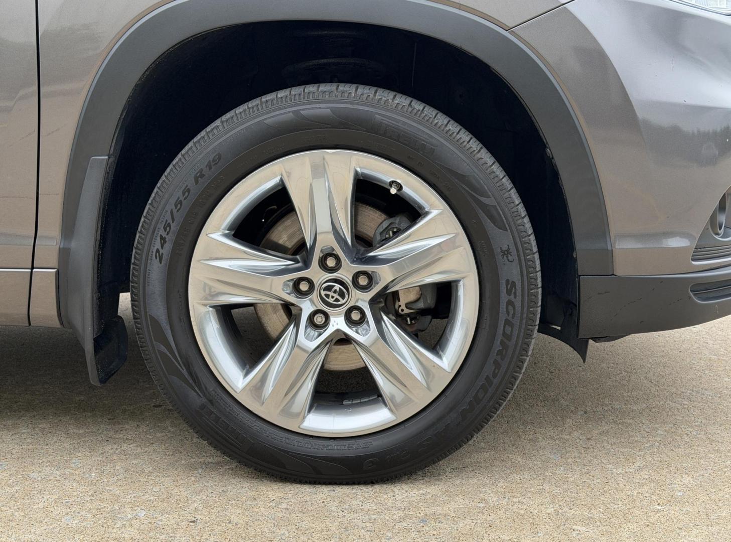 2016 GRAY /Black Toyota Highlander Limited AWD V6 (5TDDKRFH0GS) with an 3.5L V6 engine, Automatic transmission, located at 2990 Old Orchard Rd., Jackson, MO, 63755, 37.354214, -89.612106 - 2016 Toyota Highlander Limited 101xxx miles All Wheel Drive 3.5L V6 Automatic Leather 3rd Row Navigation Power/Heated/Cooled Seats Heated Rear Seats Heated Steering Wheel Backup Camera Sunroof Bluetooth Cruise Power Windows/Locks/Mirrors We have financing available and we accept trad - Photo#46