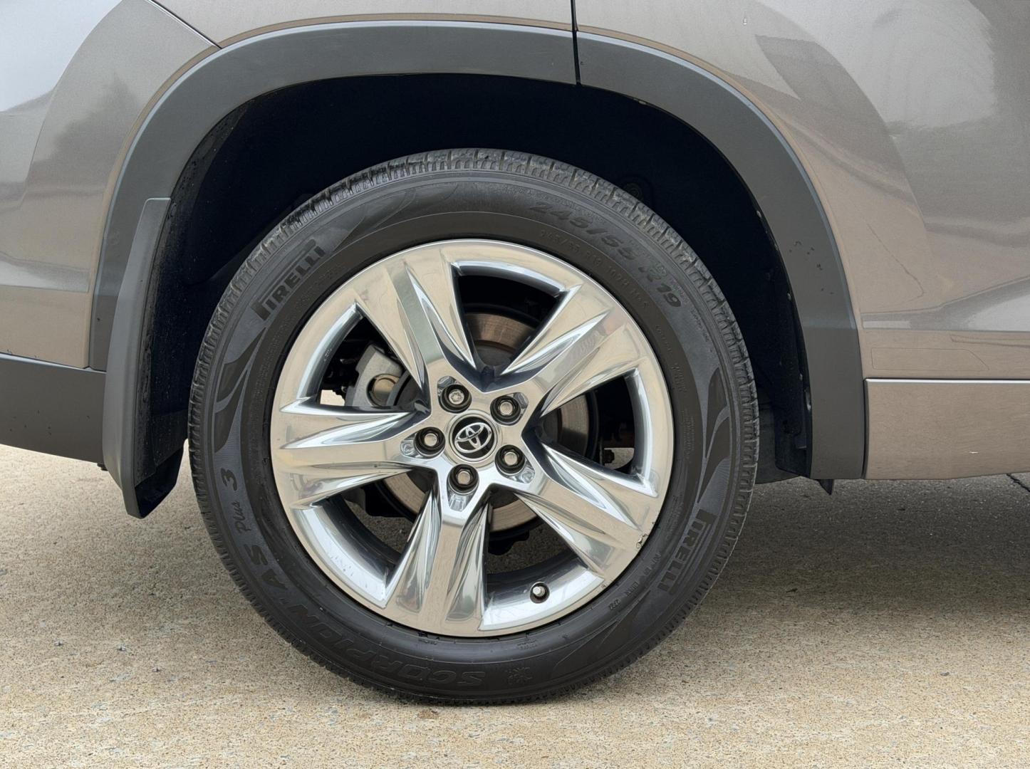 2016 GRAY /Black Toyota Highlander Limited AWD V6 (5TDDKRFH0GS) with an 3.5L V6 engine, Automatic transmission, located at 2990 Old Orchard Rd., Jackson, MO, 63755, 37.354214, -89.612106 - 2016 Toyota Highlander Limited 101xxx miles All Wheel Drive 3.5L V6 Automatic Leather 3rd Row Navigation Power/Heated/Cooled Seats Heated Rear Seats Heated Steering Wheel Backup Camera Sunroof Bluetooth Cruise Power Windows/Locks/Mirrors We have financing available and we accept trad - Photo#45