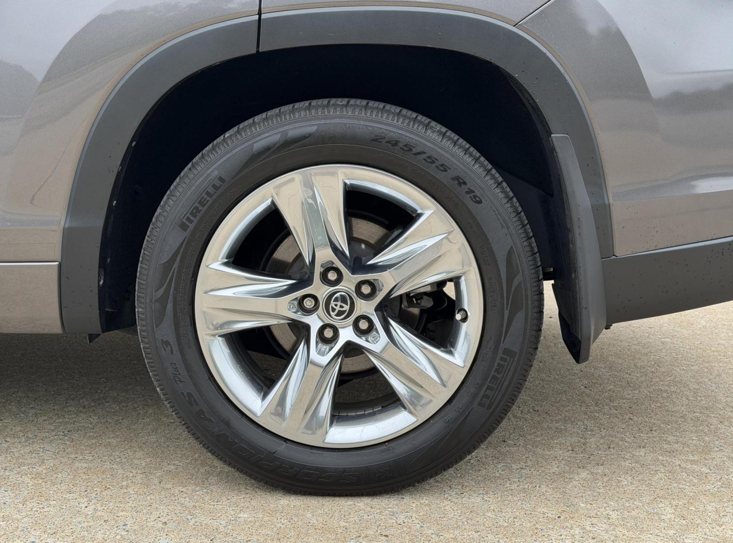 2016 GRAY /Black Toyota Highlander Limited AWD V6 (5TDDKRFH0GS) with an 3.5L V6 engine, Automatic transmission, located at 2990 Old Orchard Rd., Jackson, MO, 63755, 37.354214, -89.612106 - 2016 Toyota Highlander Limited 101xxx miles All Wheel Drive 3.5L V6 Automatic Leather 3rd Row Navigation Power/Heated/Cooled Seats Heated Rear Seats Heated Steering Wheel Backup Camera Sunroof Bluetooth Cruise Power Windows/Locks/Mirrors We have financing available and we accept trad - Photo#44