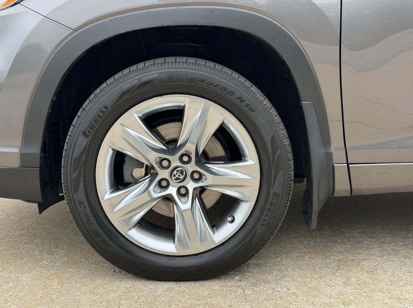 2016 GRAY /Black Toyota Highlander Limited AWD V6 (5TDDKRFH0GS) with an 3.5L V6 engine, Automatic transmission, located at 2990 Old Orchard Rd., Jackson, MO, 63755, 37.354214, -89.612106 - 2016 Toyota Highlander Limited 101xxx miles All Wheel Drive 3.5L V6 Automatic Leather 3rd Row Navigation Power/Heated/Cooled Seats Heated Rear Seats Heated Steering Wheel Backup Camera Sunroof Bluetooth Cruise Power Windows/Locks/Mirrors We have financing available and we accept trad - Photo#43