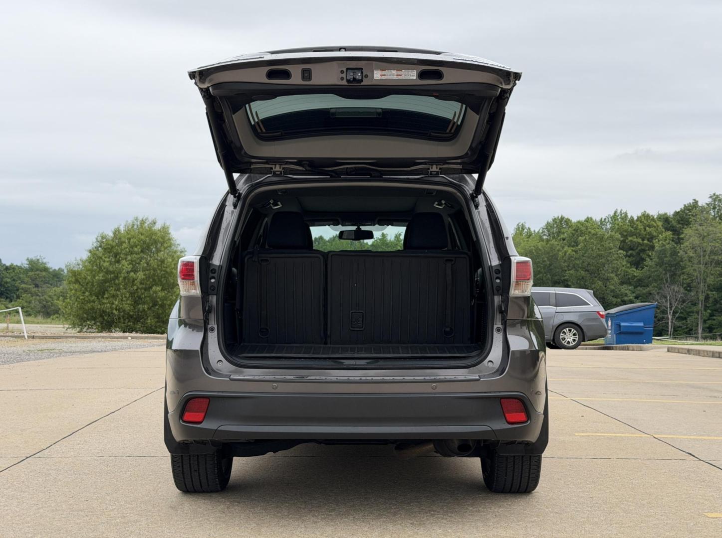 2016 GRAY /Black Toyota Highlander Limited AWD V6 (5TDDKRFH0GS) with an 3.5L V6 engine, Automatic transmission, located at 2990 Old Orchard Rd., Jackson, MO, 63755, 37.354214, -89.612106 - 2016 Toyota Highlander Limited 101xxx miles All Wheel Drive 3.5L V6 Automatic Leather 3rd Row Navigation Power/Heated/Cooled Seats Heated Rear Seats Heated Steering Wheel Backup Camera Sunroof Bluetooth Cruise Power Windows/Locks/Mirrors We have financing available and we accept trad - Photo#22