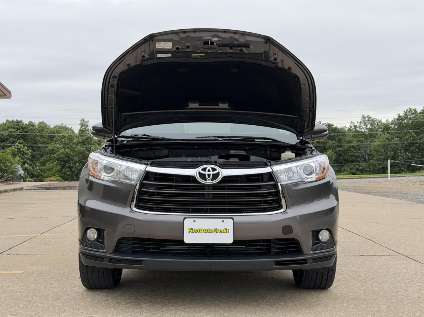 2016 GRAY /Black Toyota Highlander Limited AWD V6 (5TDDKRFH0GS) with an 3.5L V6 engine, Automatic transmission, located at 2990 Old Orchard Rd., Jackson, MO, 63755, 37.354214, -89.612106 - 2016 Toyota Highlander Limited 101xxx miles All Wheel Drive 3.5L V6 Automatic Leather 3rd Row Navigation Power/Heated/Cooled Seats Heated Rear Seats Heated Steering Wheel Backup Camera Sunroof Bluetooth Cruise Power Windows/Locks/Mirrors We have financing available and we accept trad - Photo#40