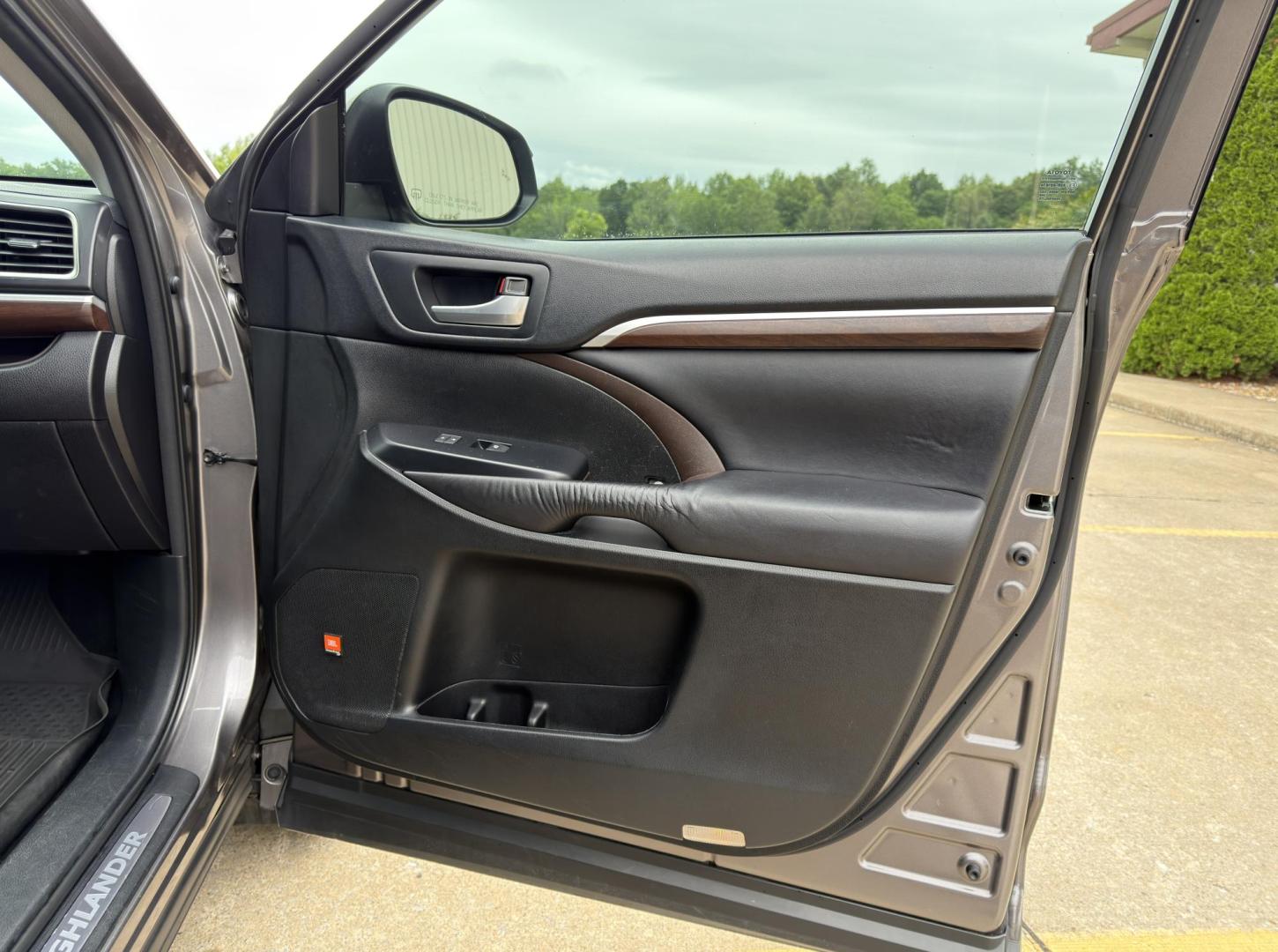 2016 GRAY /Black Toyota Highlander Limited AWD V6 (5TDDKRFH0GS) with an 3.5L V6 engine, Automatic transmission, located at 2990 Old Orchard Rd., Jackson, MO, 63755, 37.354214, -89.612106 - 2016 Toyota Highlander Limited 101xxx miles All Wheel Drive 3.5L V6 Automatic Leather 3rd Row Navigation Power/Heated/Cooled Seats Heated Rear Seats Heated Steering Wheel Backup Camera Sunroof Bluetooth Cruise Power Windows/Locks/Mirrors We have financing available and we accept trad - Photo#17