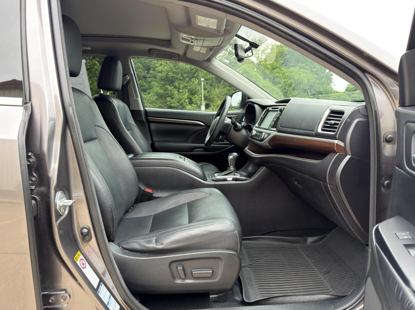 2016 GRAY /Black Toyota Highlander Limited AWD V6 (5TDDKRFH0GS) with an 3.5L V6 engine, Automatic transmission, located at 2990 Old Orchard Rd., Jackson, MO, 63755, 37.354214, -89.612106 - 2016 Toyota Highlander Limited 101xxx miles All Wheel Drive 3.5L V6 Automatic Leather 3rd Row Navigation Power/Heated/Cooled Seats Heated Rear Seats Heated Steering Wheel Backup Camera Sunroof Bluetooth Cruise Power Windows/Locks/Mirrors We have financing available and we accept trad - Photo#18