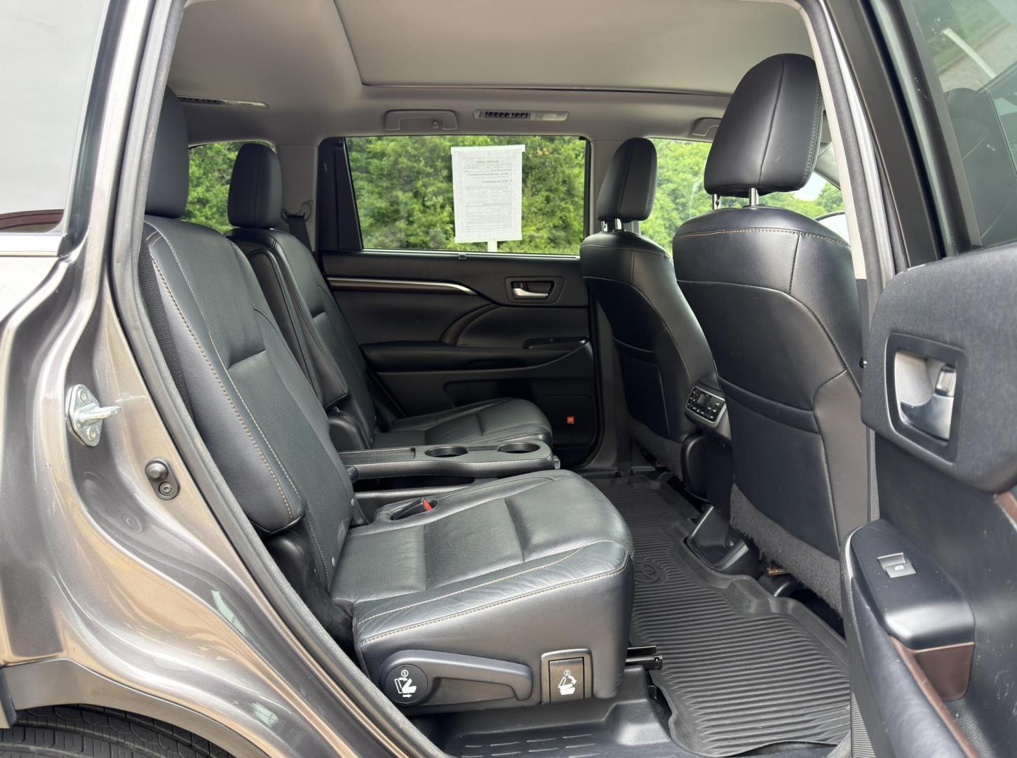 2016 GRAY /Black Toyota Highlander Limited AWD V6 (5TDDKRFH0GS) with an 3.5L V6 engine, Automatic transmission, located at 2990 Old Orchard Rd., Jackson, MO, 63755, 37.354214, -89.612106 - 2016 Toyota Highlander Limited 101xxx miles All Wheel Drive 3.5L V6 Automatic Leather 3rd Row Navigation Power/Heated/Cooled Seats Heated Rear Seats Heated Steering Wheel Backup Camera Sunroof Bluetooth Cruise Power Windows/Locks/Mirrors We have financing available and we accept trad - Photo#20