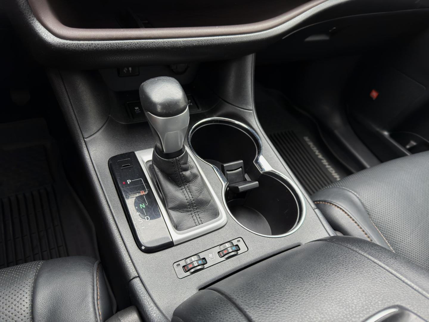 2016 GRAY /Black Toyota Highlander Limited AWD V6 (5TDDKRFH0GS) with an 3.5L V6 engine, Automatic transmission, located at 2990 Old Orchard Rd., Jackson, MO, 63755, 37.354214, -89.612106 - 2016 Toyota Highlander Limited 101xxx miles All Wheel Drive 3.5L V6 Automatic Leather 3rd Row Navigation Power/Heated/Cooled Seats Heated Rear Seats Heated Steering Wheel Backup Camera Sunroof Bluetooth Cruise Power Windows/Locks/Mirrors We have financing available and we accept trad - Photo#31