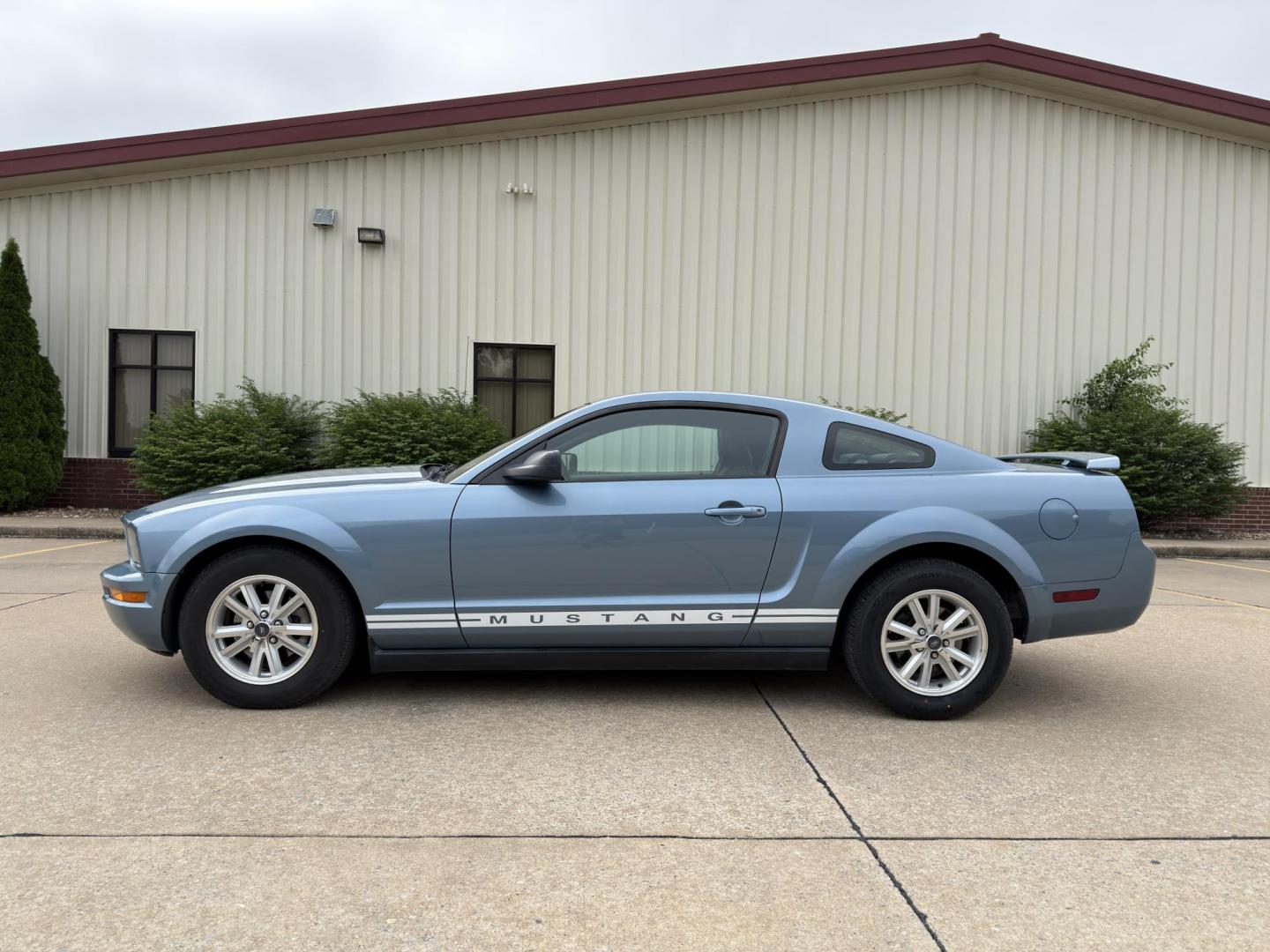 2006 BLUE /Black Ford Mustang Premium (1ZVFT80N565) with an 4.0L V6 engine, Automatic transmission, located at 2990 Old Orchard Rd., Jackson, MO, 63755, 37.354214, -89.612106 - 2006 Ford Mustang Premium 67xxx miles Rear Wheel Drive 4.0L V6 Automatic Leather Power Driver Seat Bluetooth Cruise Power Windows/Locks/Mirrors We have financing available and we accept trades! Fill out a credit application on our website or come by today! If you have any questions, give - Photo#4