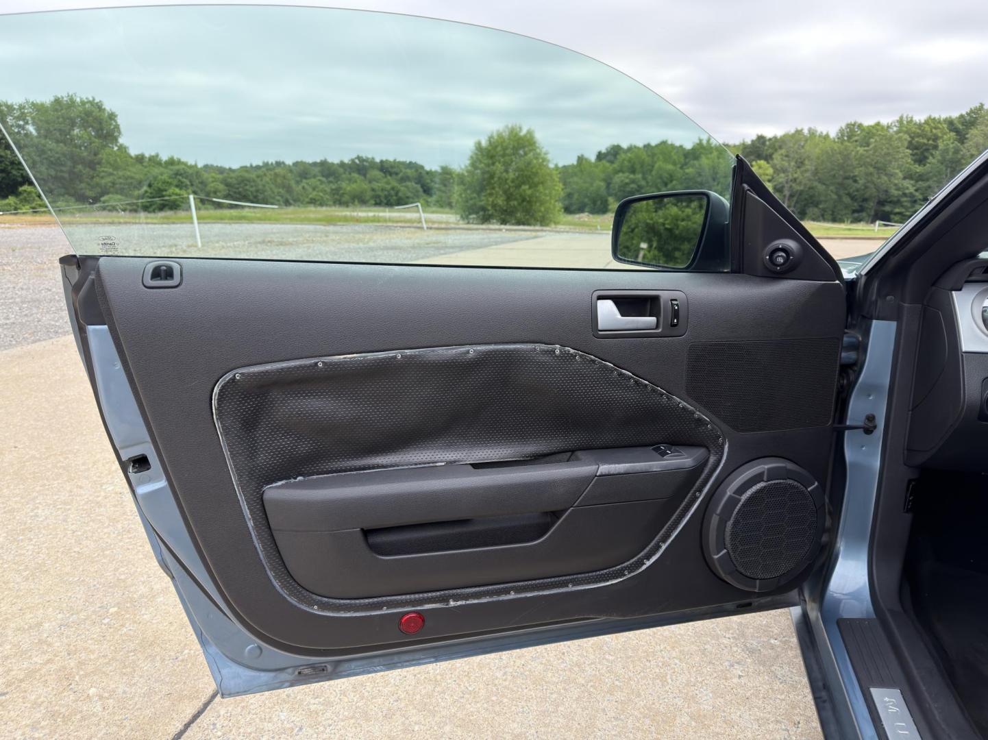 2006 BLUE /Black Ford Mustang Premium (1ZVFT80N565) with an 4.0L V6 engine, Automatic transmission, located at 2990 Old Orchard Rd., Jackson, MO, 63755, 37.354214, -89.612106 - 2006 Ford Mustang Premium 67xxx miles Rear Wheel Drive 4.0L V6 Automatic Leather Power Driver Seat Bluetooth Cruise Power Windows/Locks/Mirrors We have financing available and we accept trades! Fill out a credit application on our website or come by today! If you have any questions, give - Photo#10